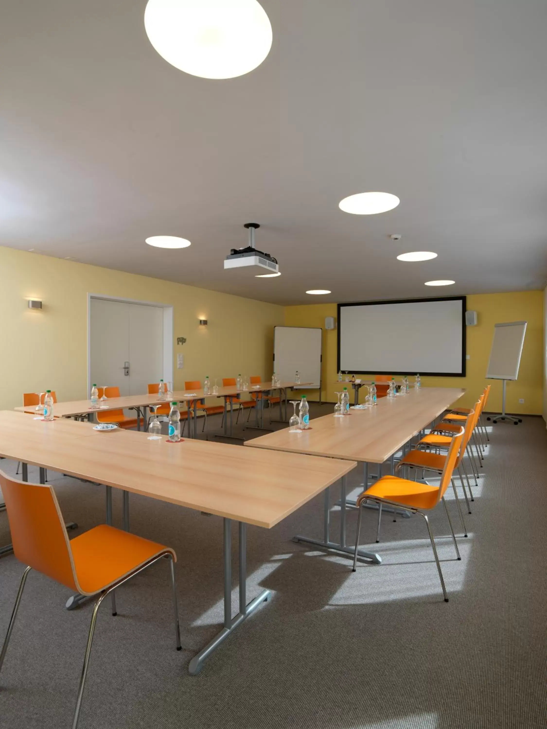Meeting/conference room in OCHSEN LODGE by Ochsen Lenzburg