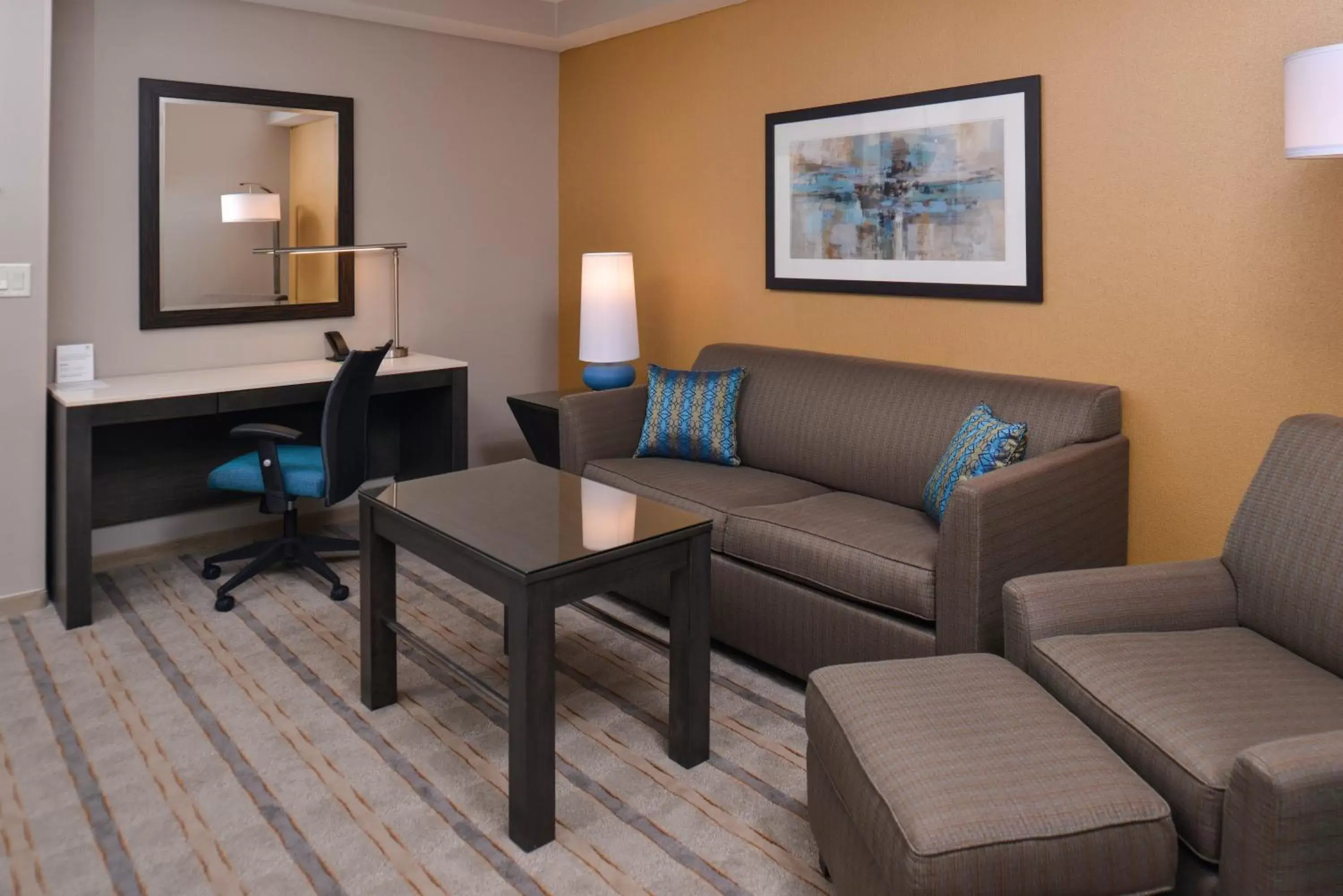 Bedroom, Seating Area in Crowne Plaza Shenandoah - The Woodlands