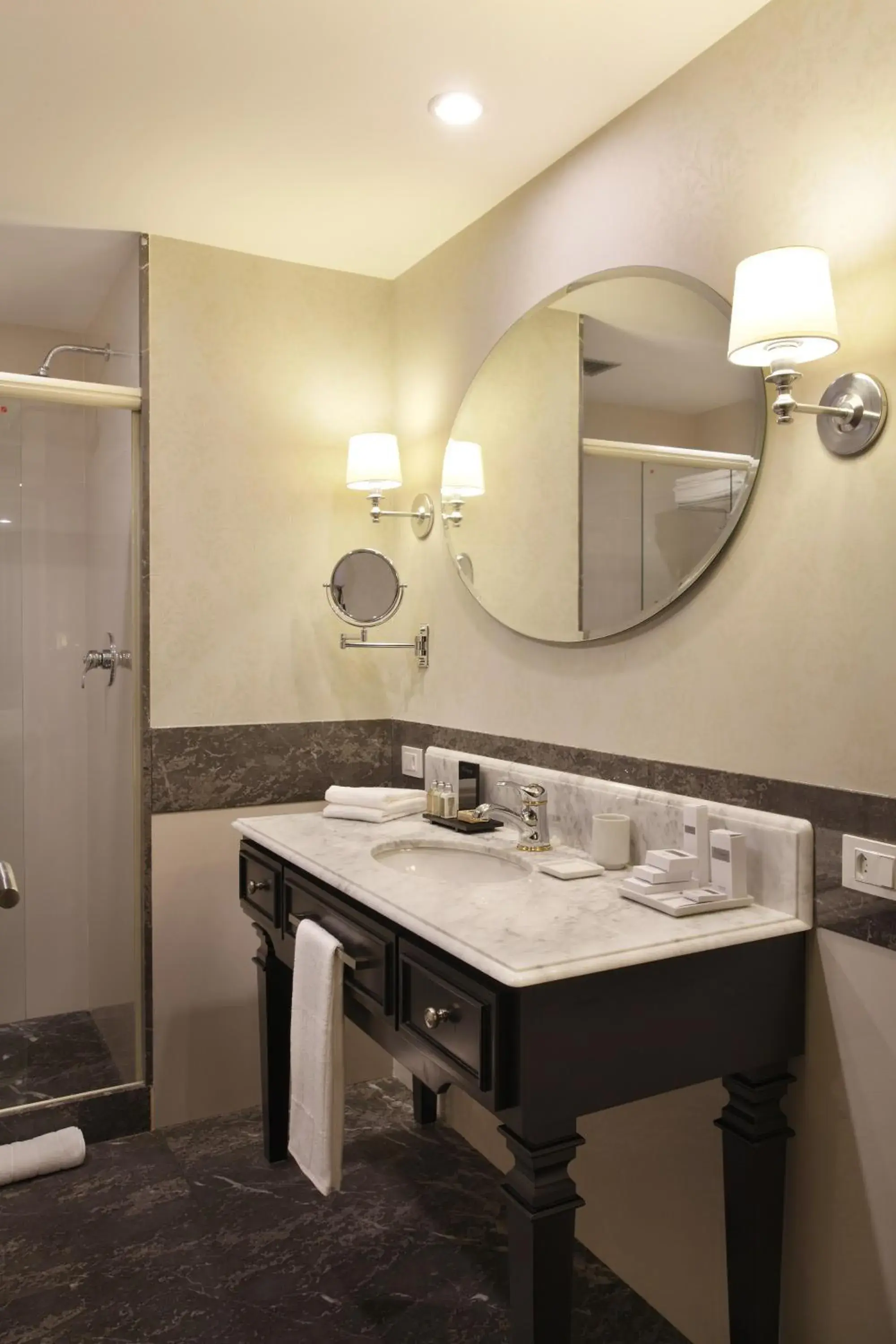 Bathroom in Miramar Hotel By Windsor