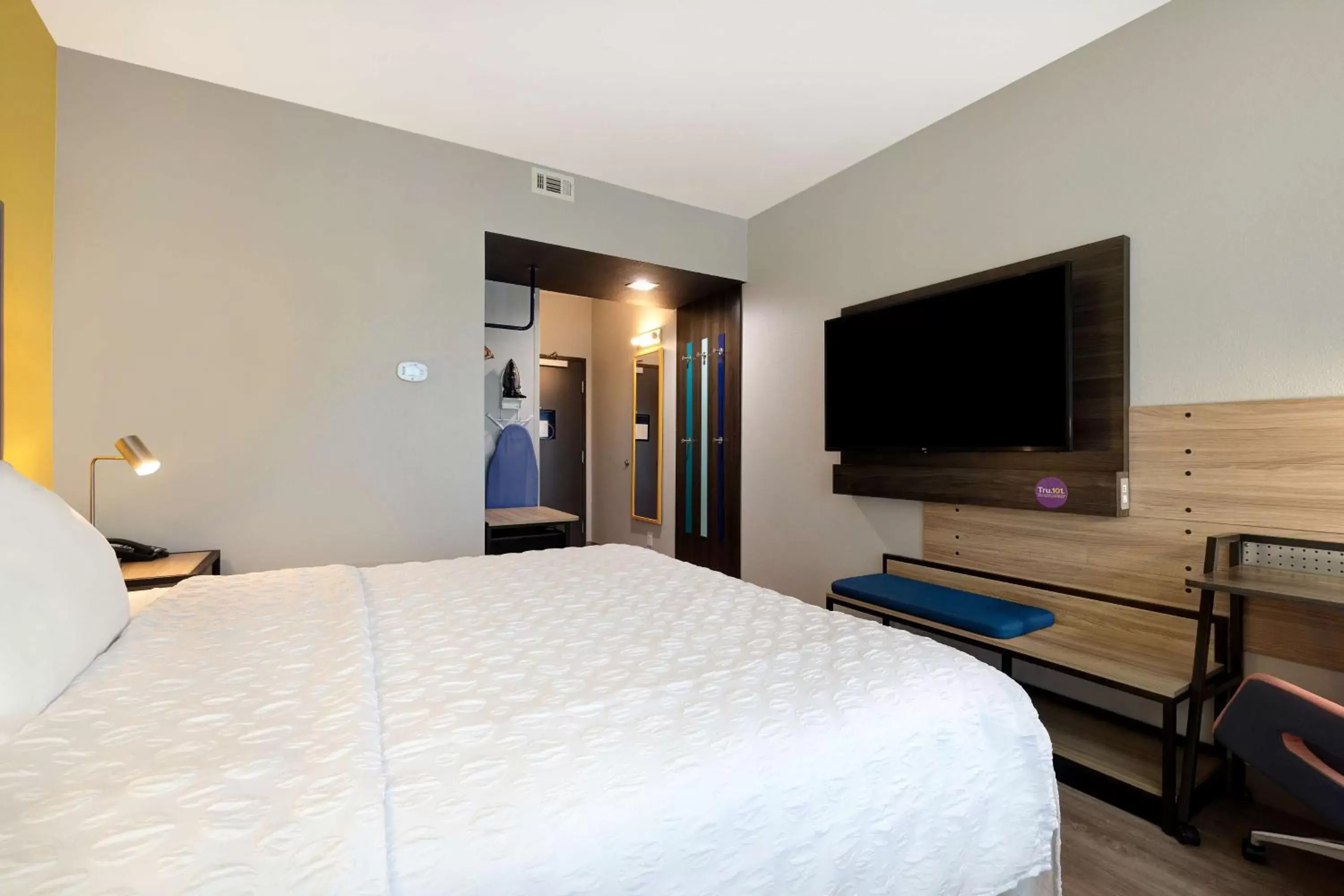 Bed in Tru By Hilton Galveston, Tx