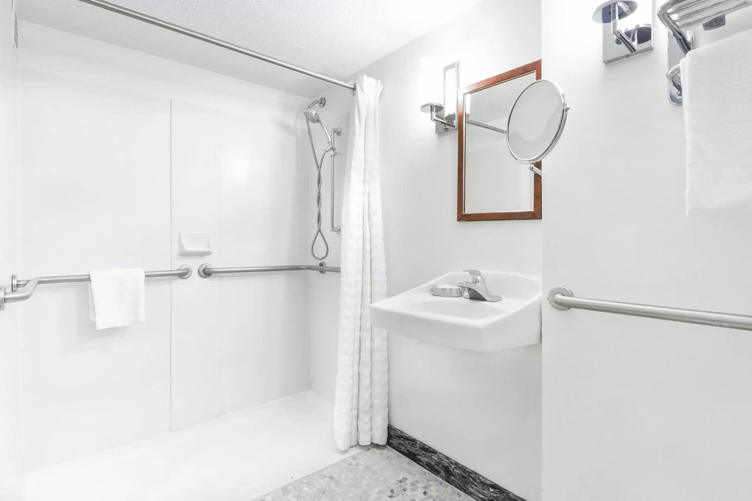 Bathroom in Woodcliff Hotel and Spa Bathroom in Woodcliff Hotel and Spa