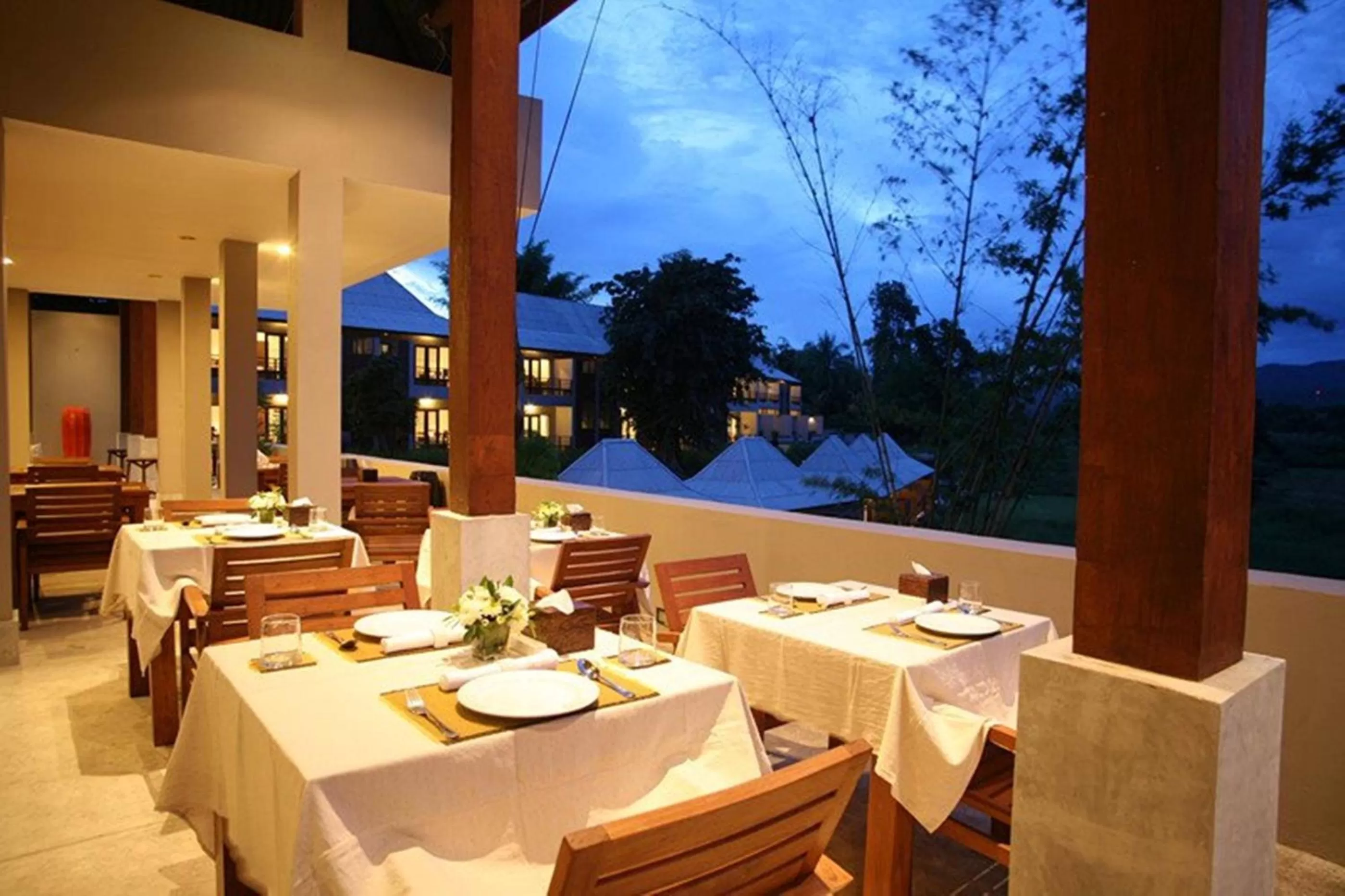 Restaurant/places to eat in Yoma Hotel, Pai