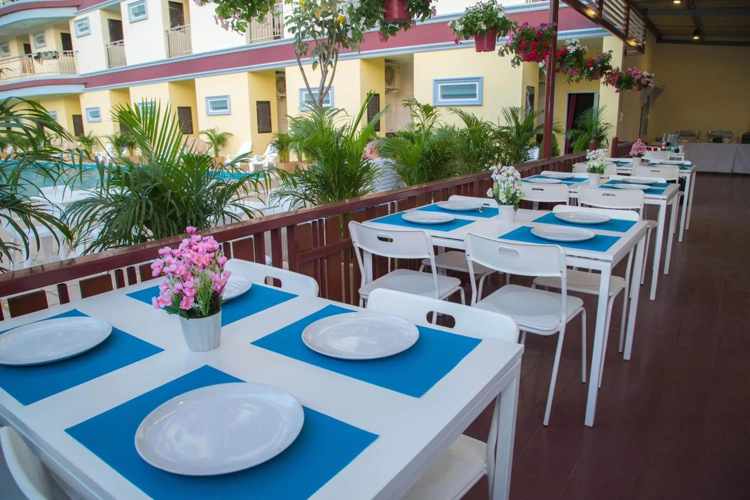 Restaurant/places to eat in Smile Residence Restaurant/places to eat in Smile Residence