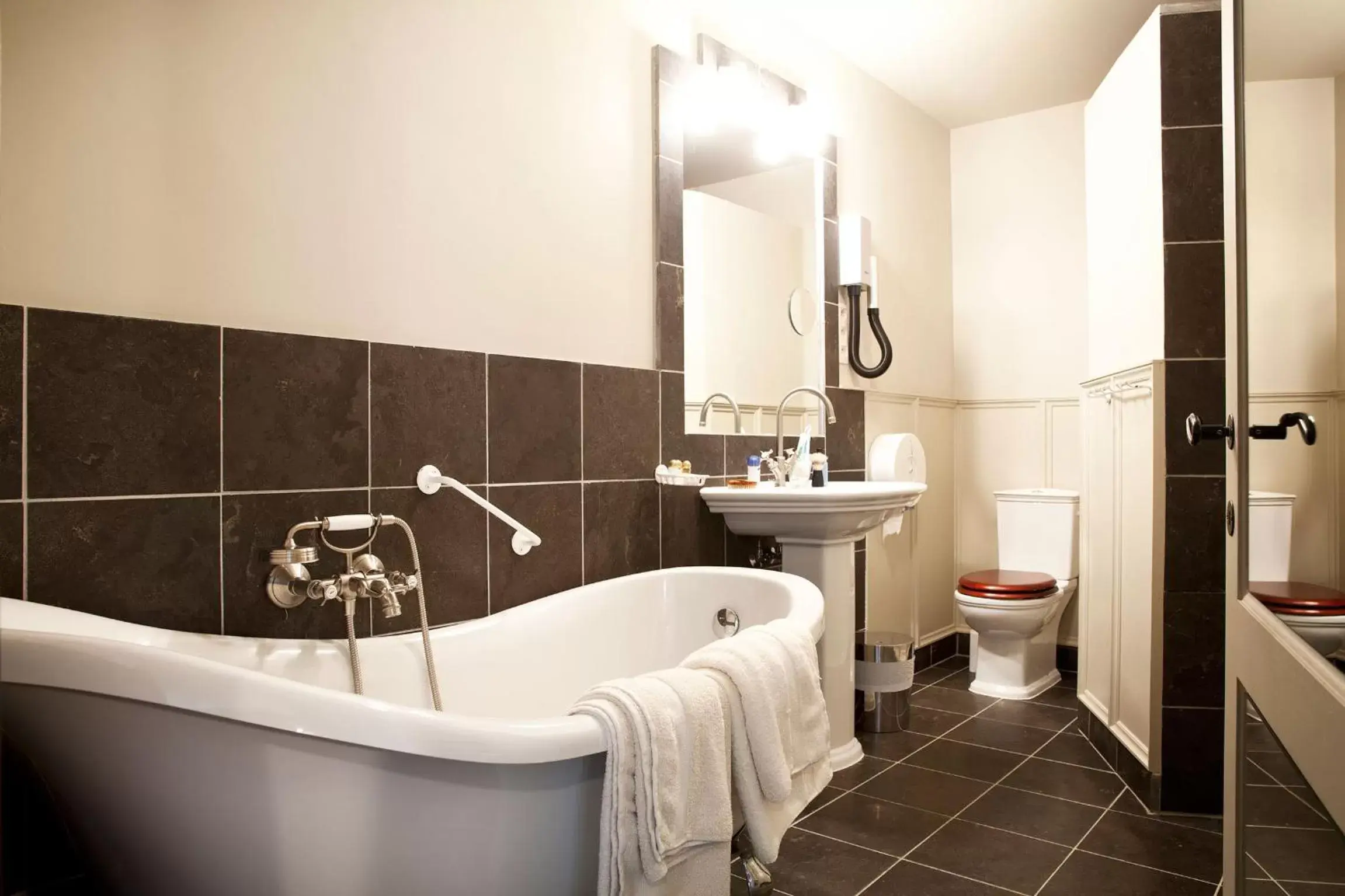 Bathroom in Thermae Grimbergen Hotel