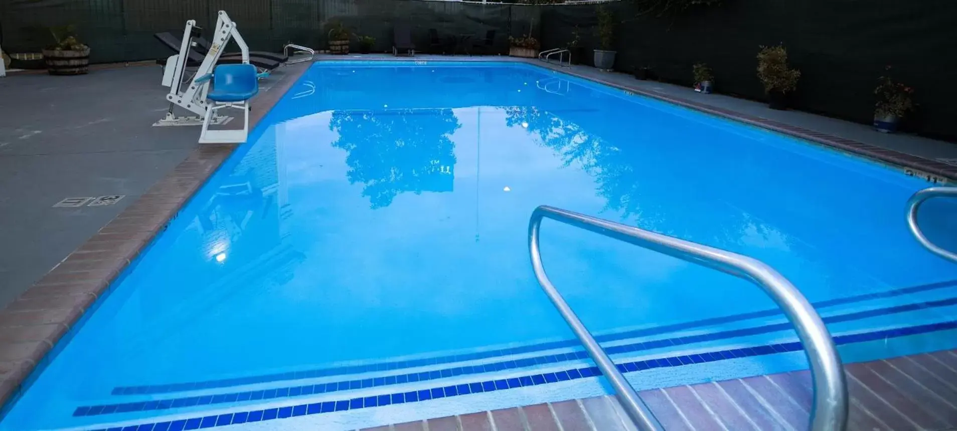 Swimming Pool in Quality Inn & Suites