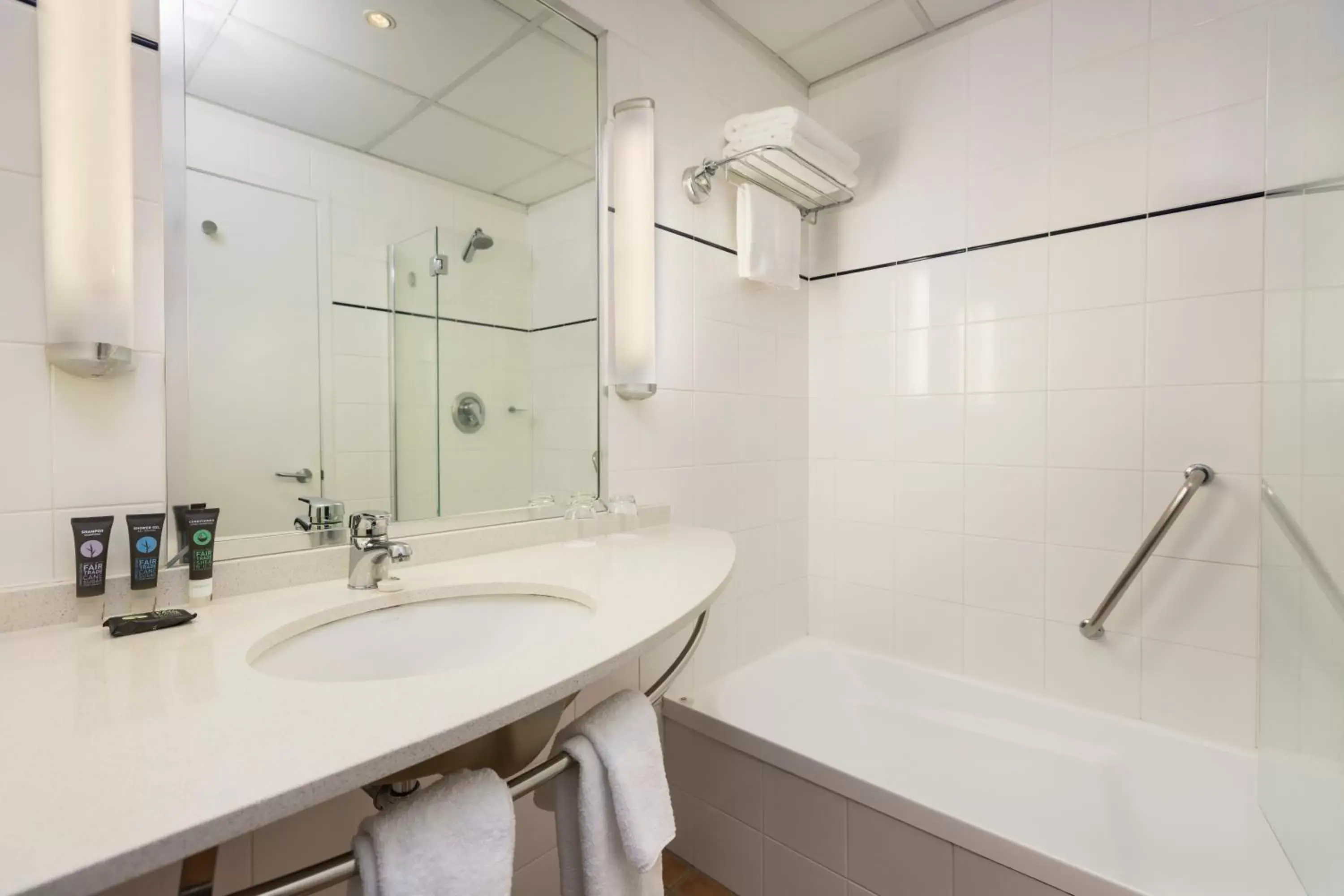 Shower, Bathroom in Novotel Auckland Ellerslie