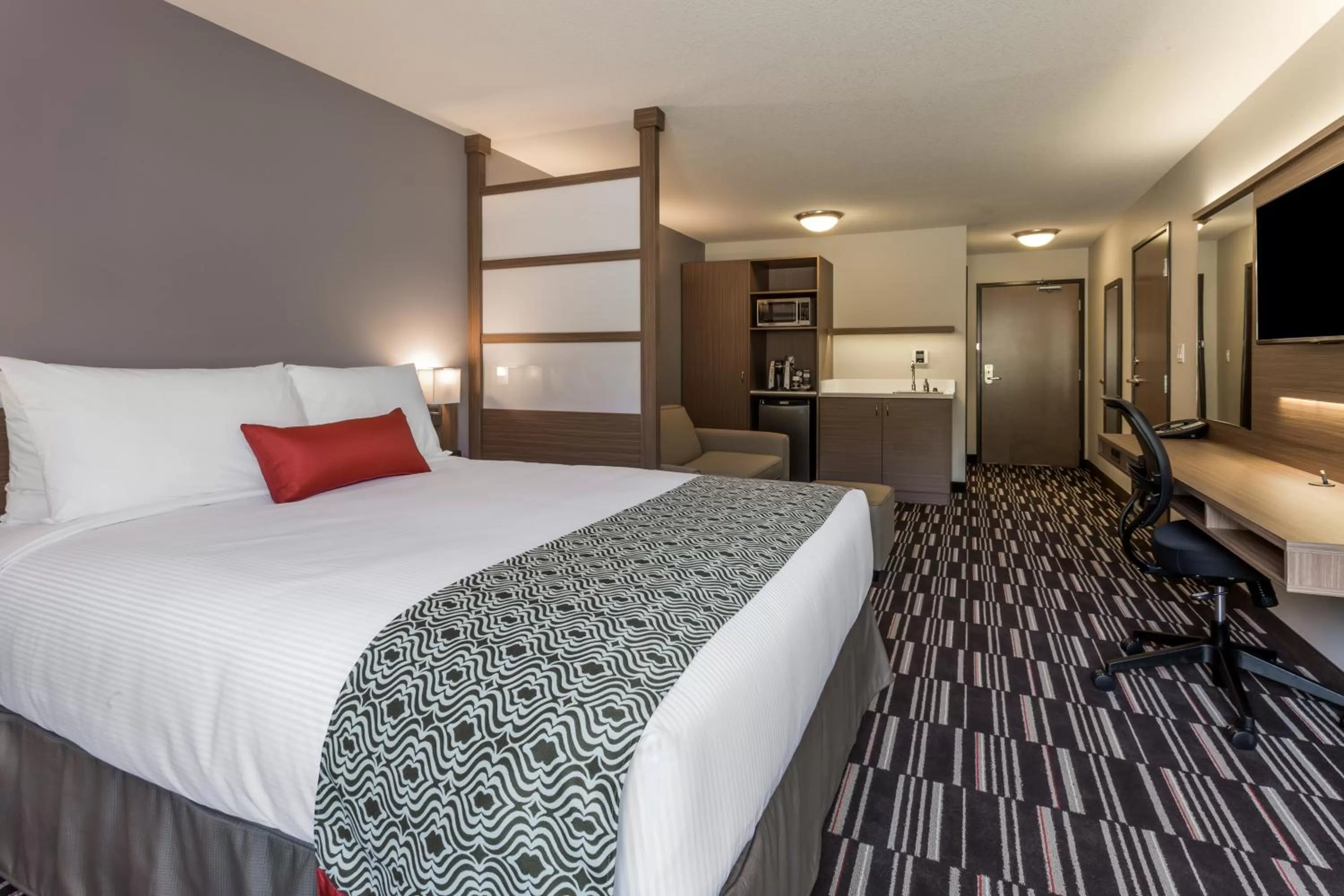 Photo of the whole room, Bed in Microtel Inn and Suites by Wyndham Kitimat