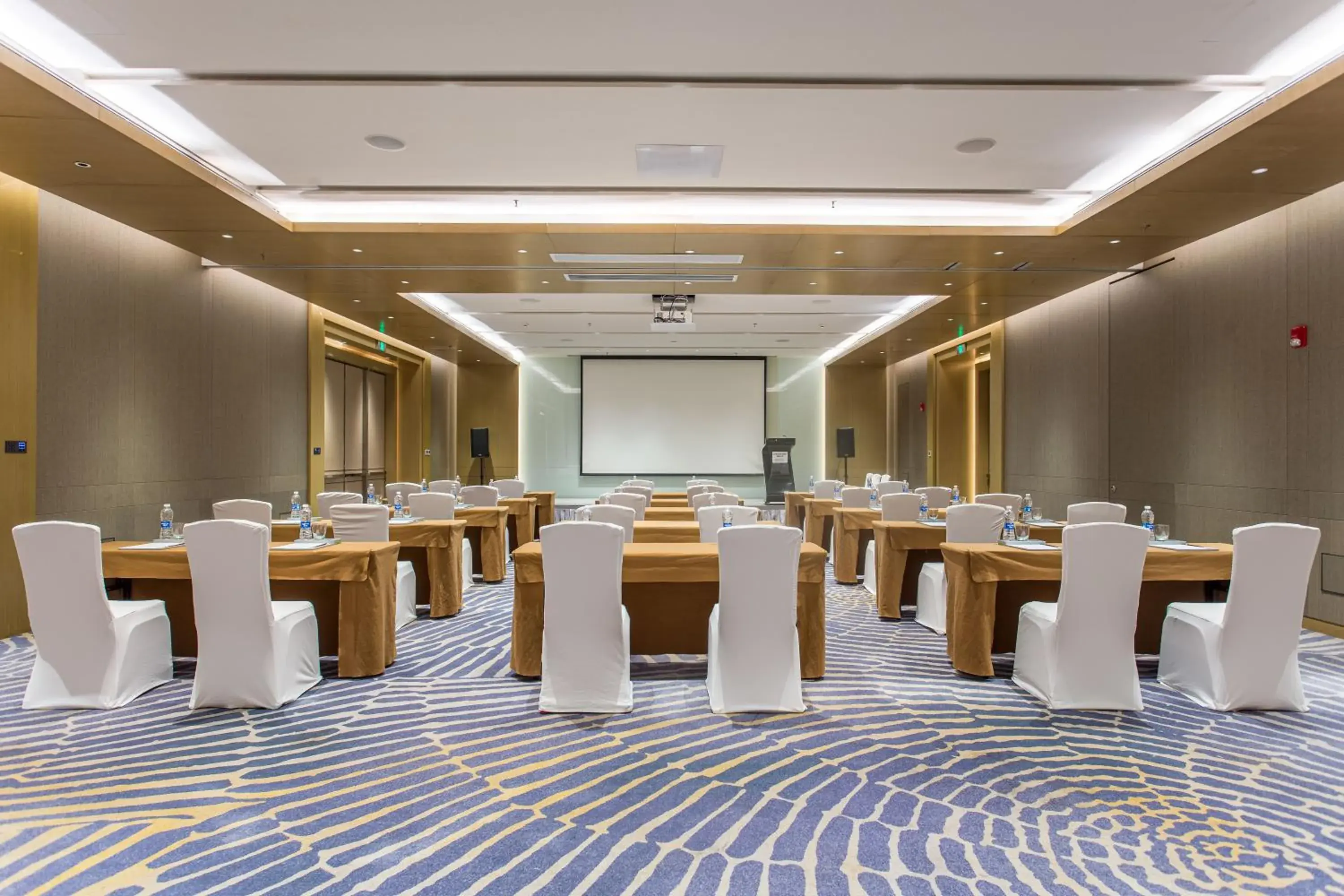 Meeting/conference room in Courtyard by Marriott Shunde Longjiang, Near Lecong