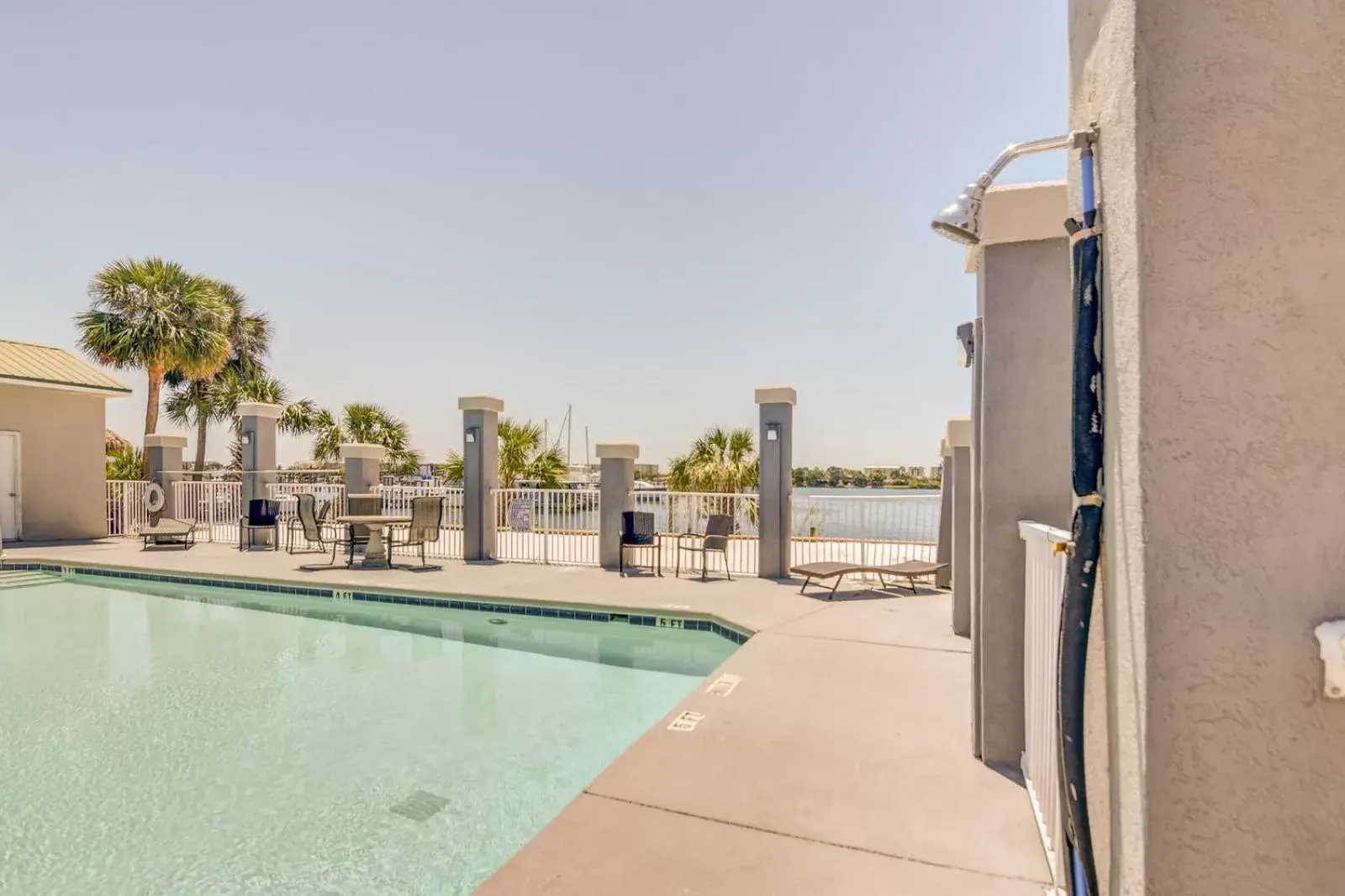 Pool view in Seabreeze Inn - Fort Walton Pool view in Seabreeze Inn - Fort Walton