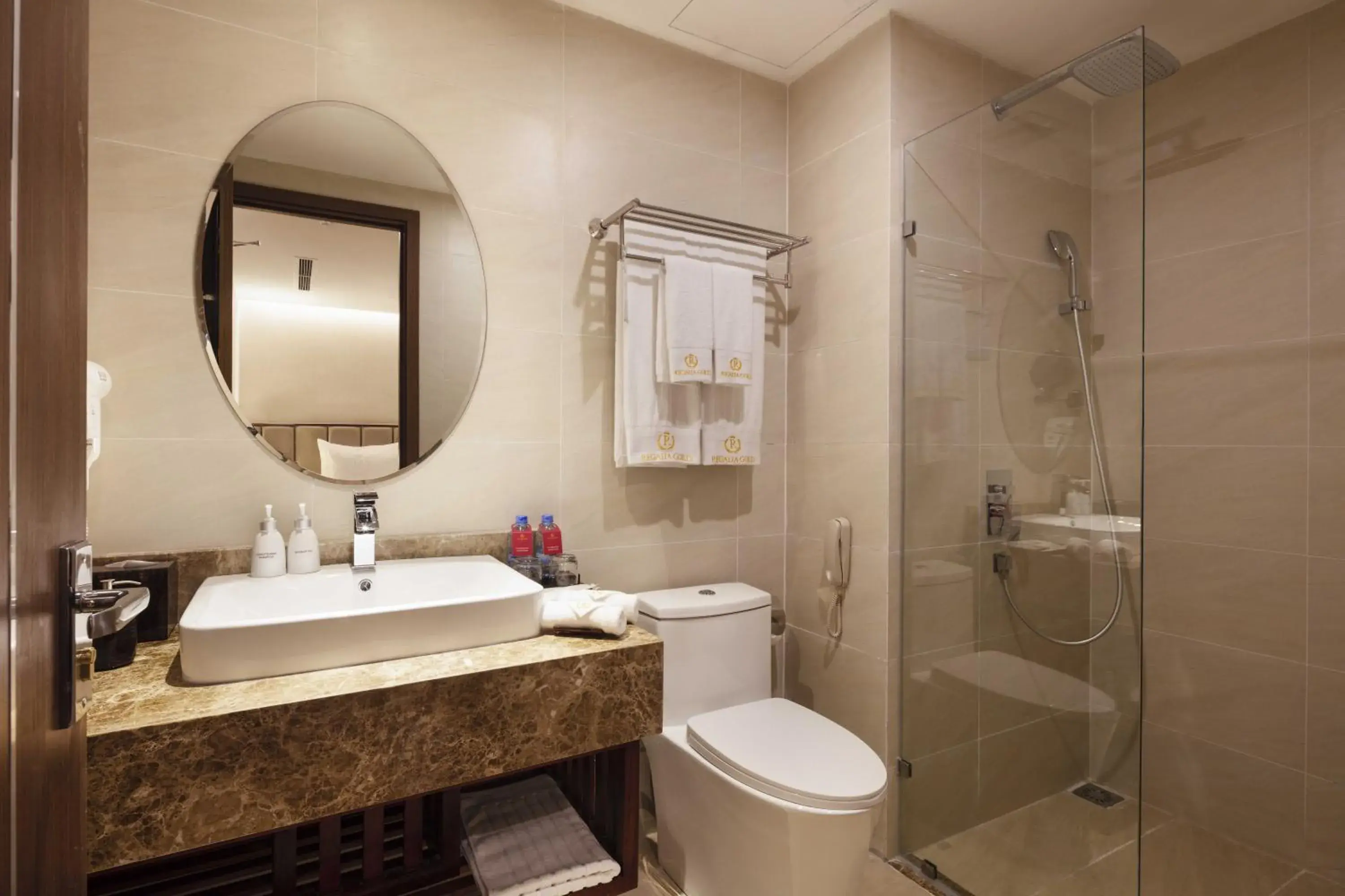 Shower, Bathroom in Regalia Gold Hotel