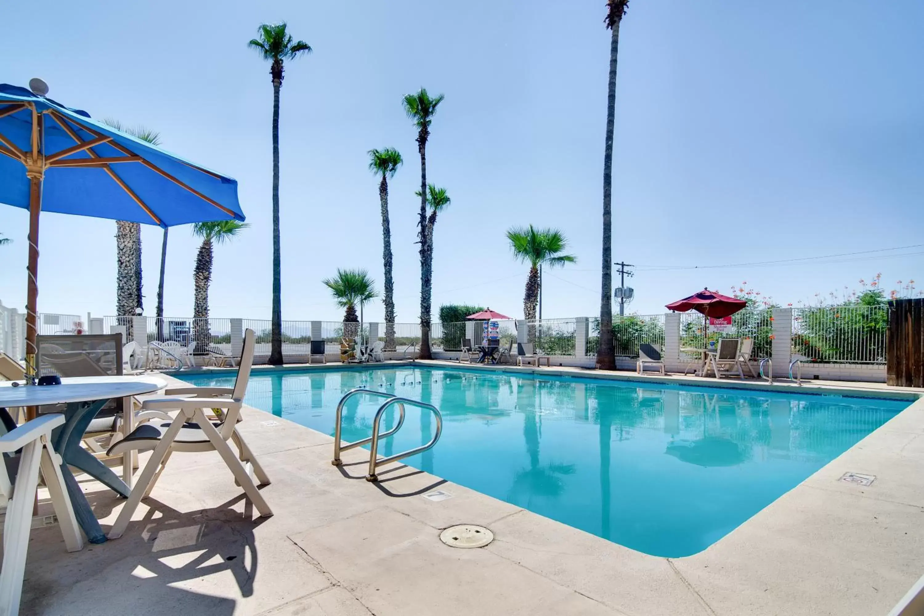 Swimming pool in Motel 6 Eloy Arizona Casa Grande Swimming pool in Motel 6 Eloy Arizona Casa Grande