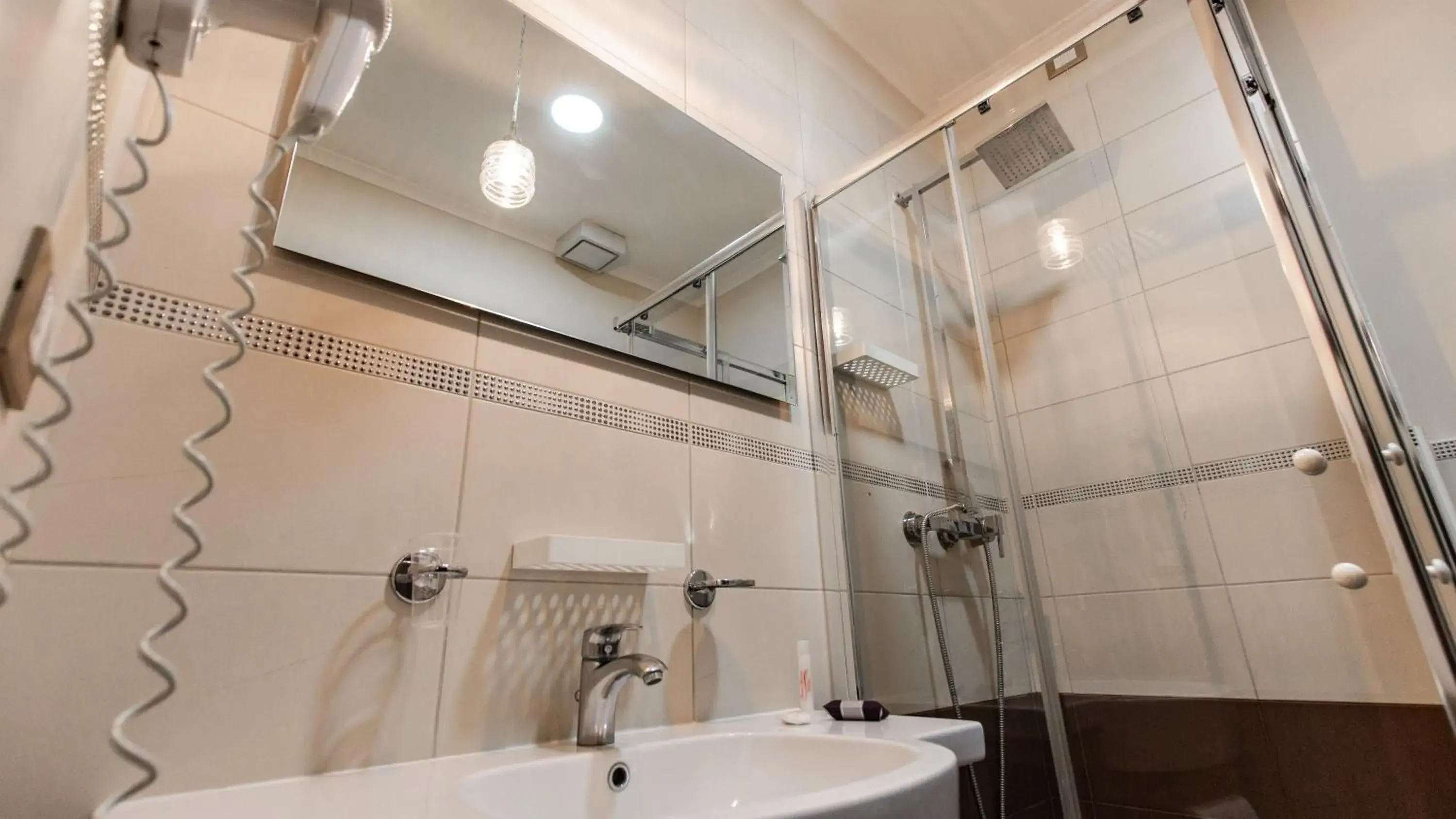 Shower, Bathroom in Hotel Palazzo Giancola