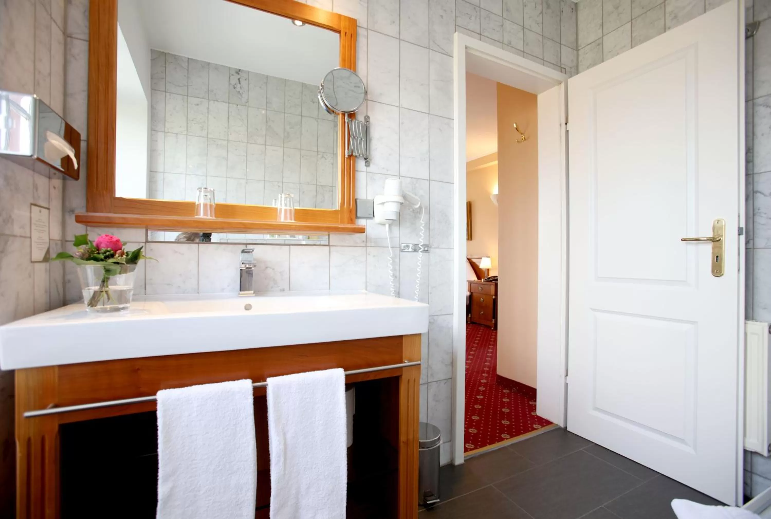 Bathroom in Hotel Schloss Edesheim