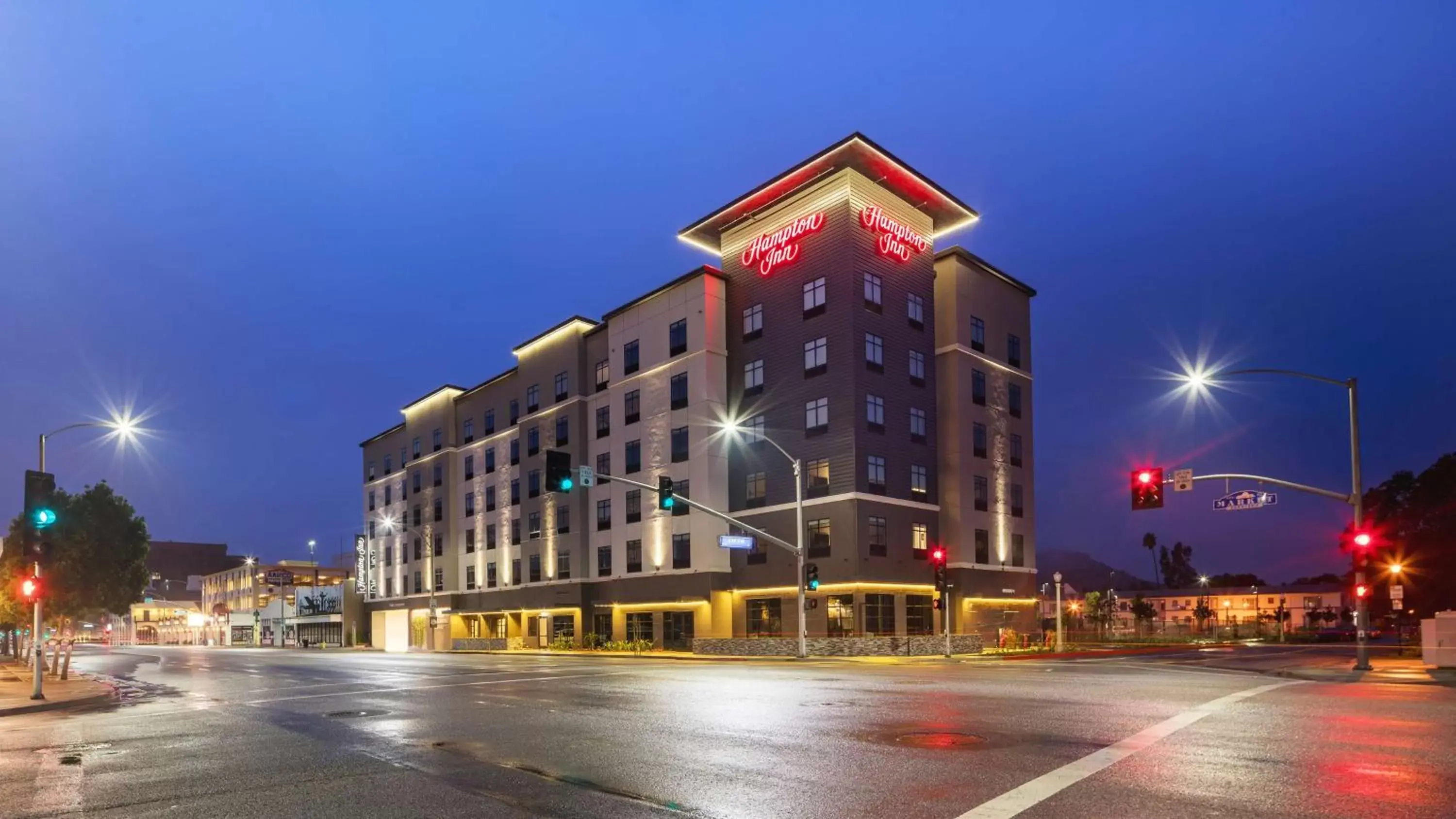 Property building in Hampton Inn Riverside Downtown Property building in Hampton Inn Riverside Downtown