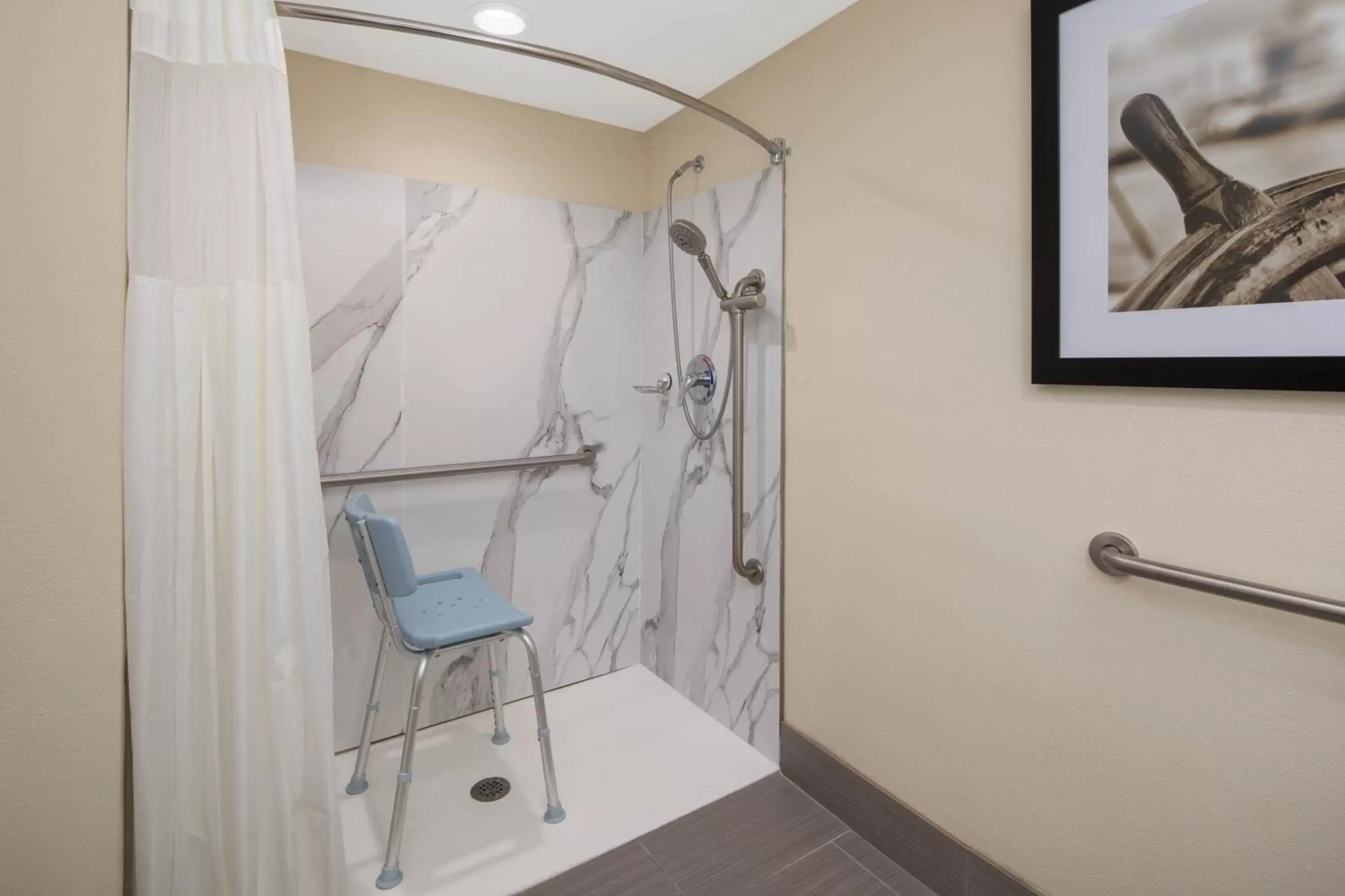 Bathroom in Baymont Inn & Suites by Wyndham Hammond