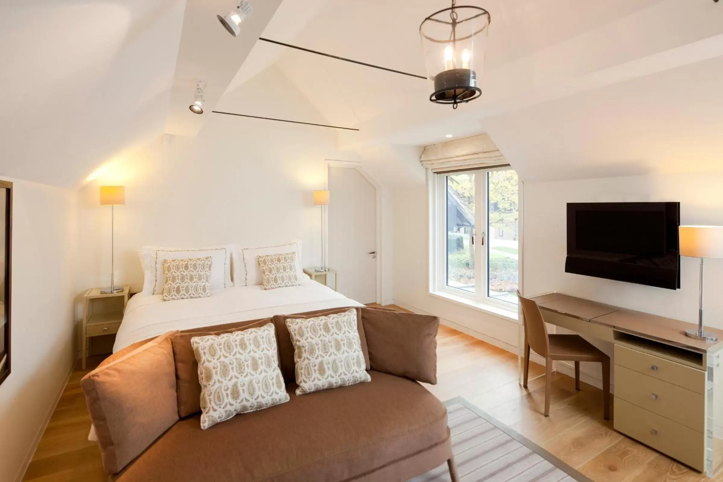 Deluxe King Room - Stable in Coworth Park - Dorchester Collection Deluxe King Room - Stable in Coworth Park - Dorchester Collection