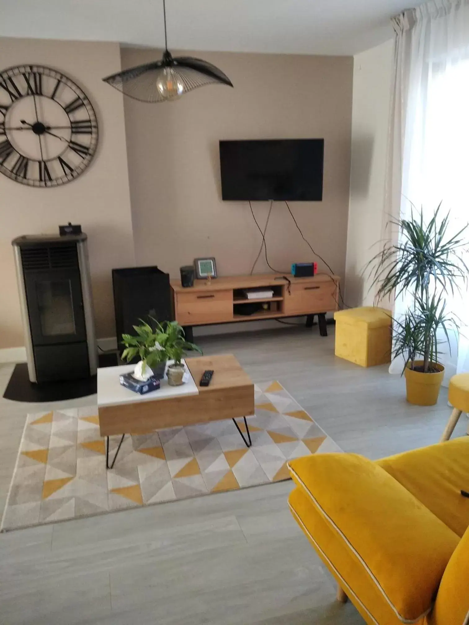 Living room, TV/Entertainment Center in Fée Morgane - Chambres