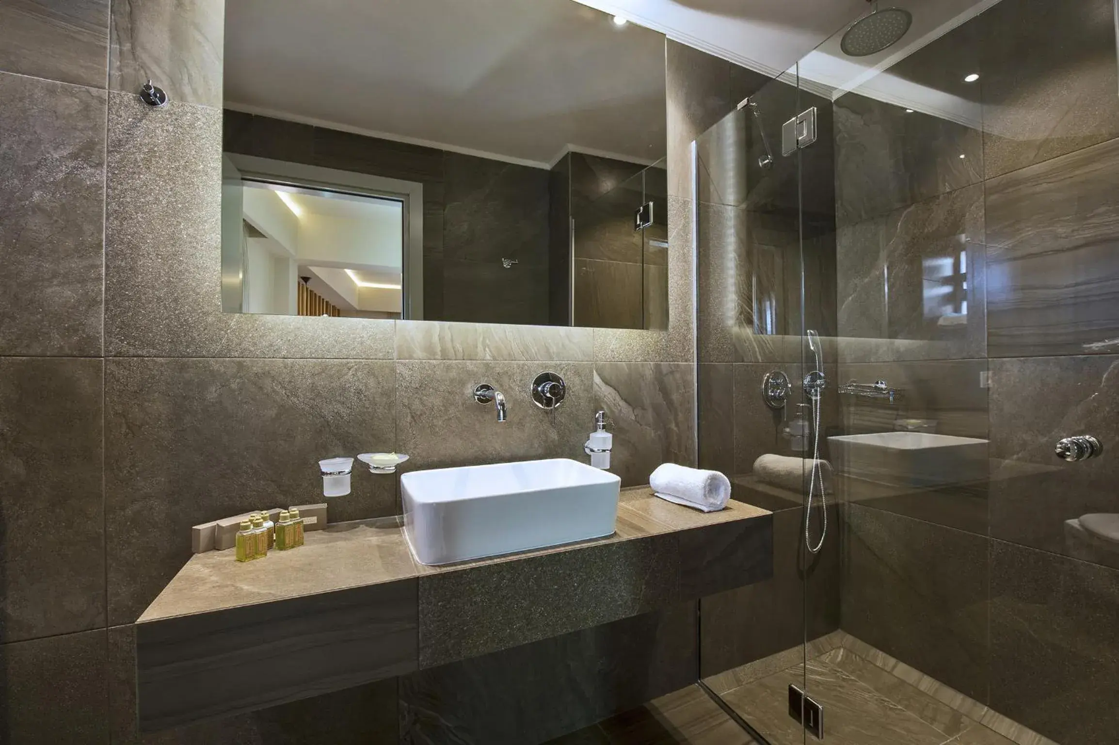 Bathroom in Elia Bettolo Hotel