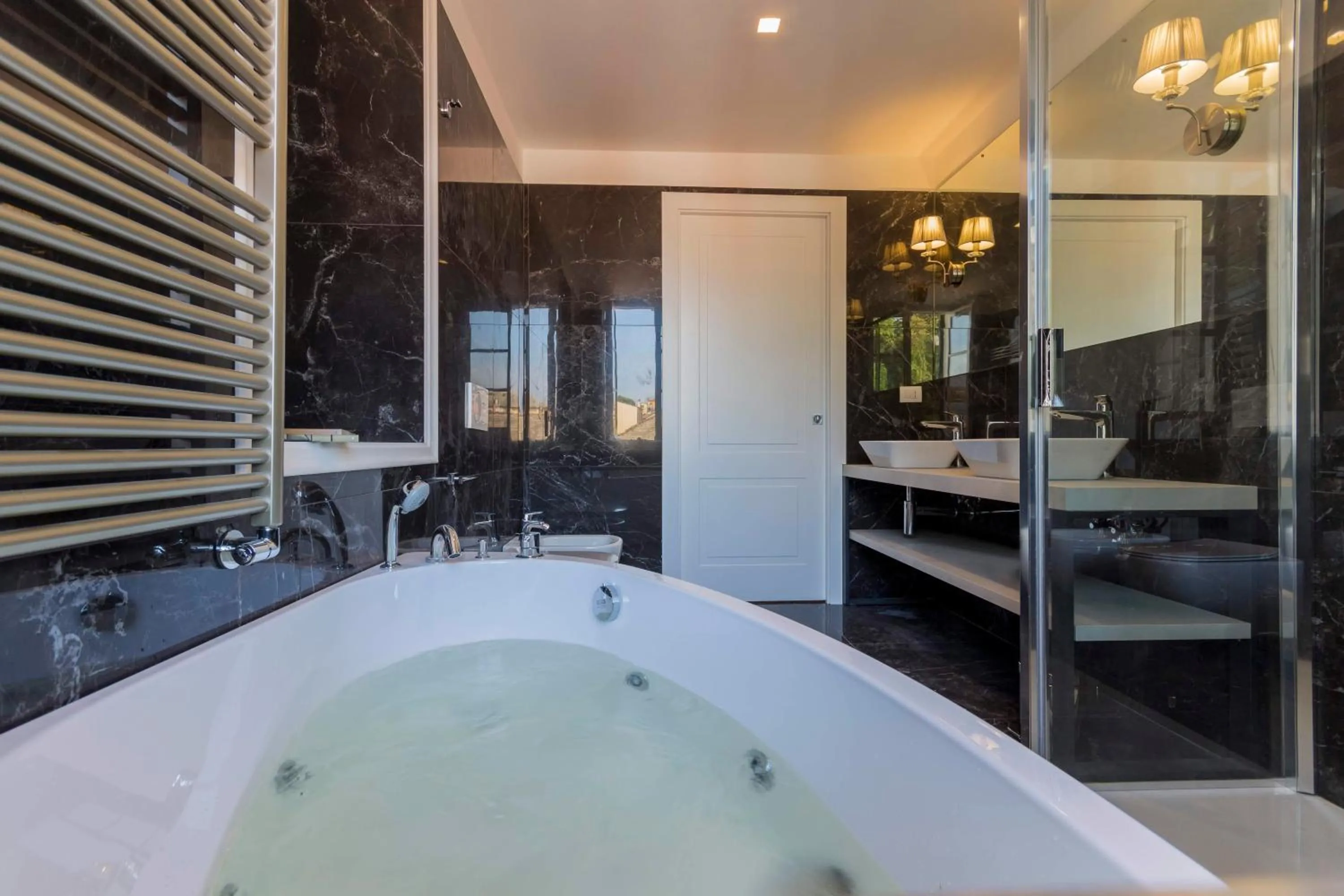 Hot Tub in Mediterraneo Emotional Hotel & Spa