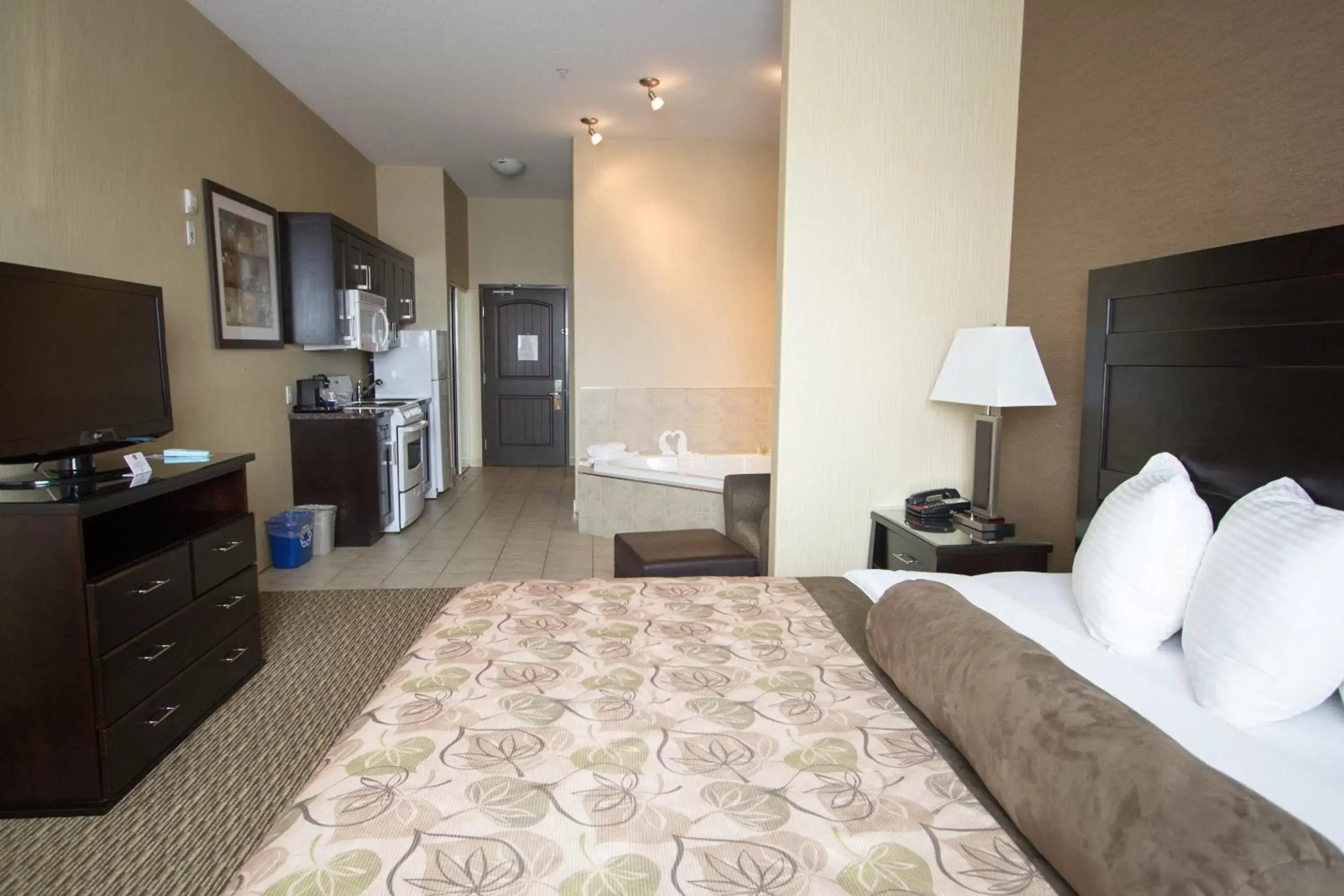 King Suite with Spa Bath and Kitchen in Best Western Plus Estevan Inn & Suites King Suite with Spa Bath and Kitchen in Best Western Plus Estevan Inn & Suites