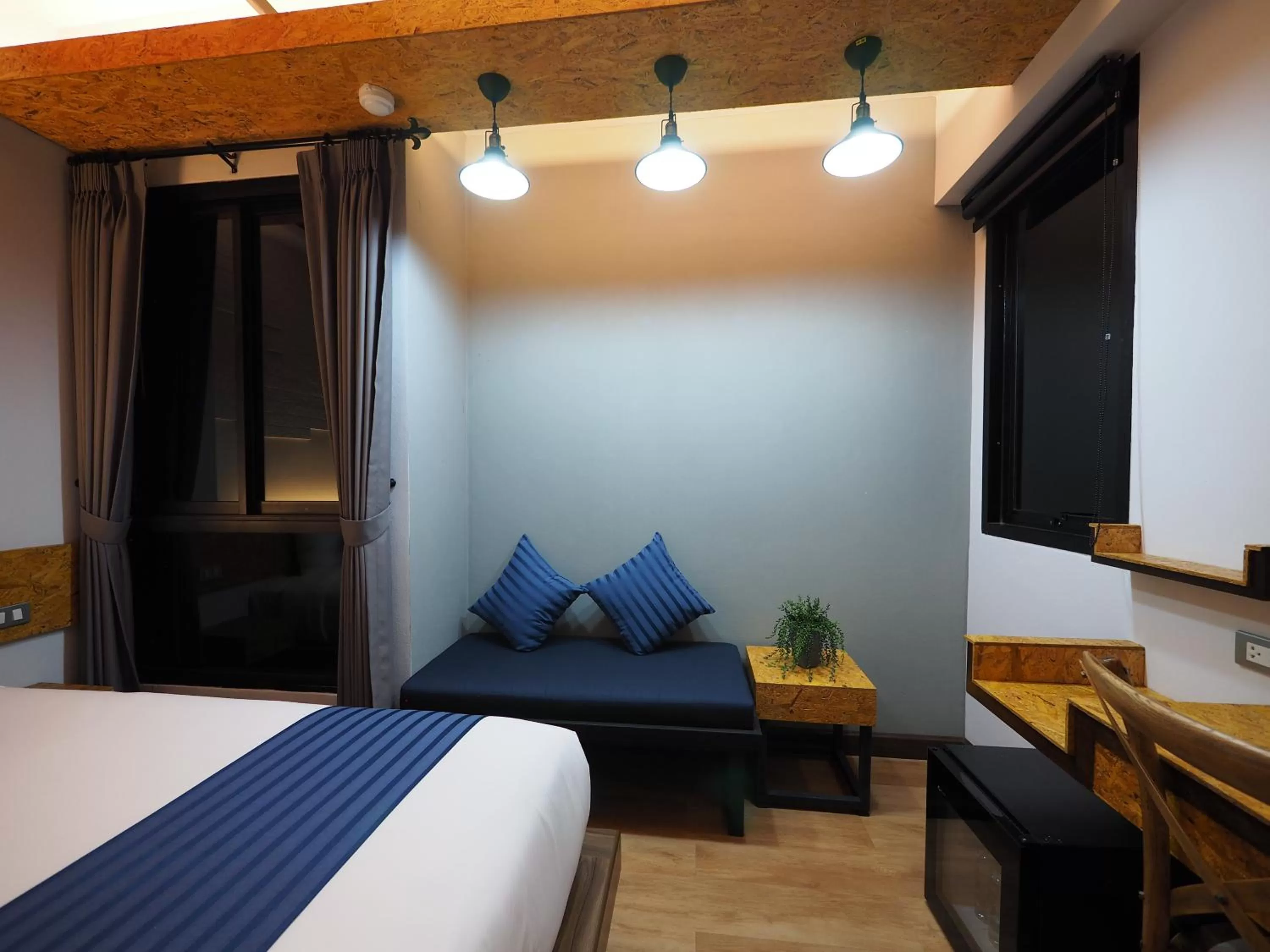 Photo of the whole room, Bed in Ps Sriphu Hotel