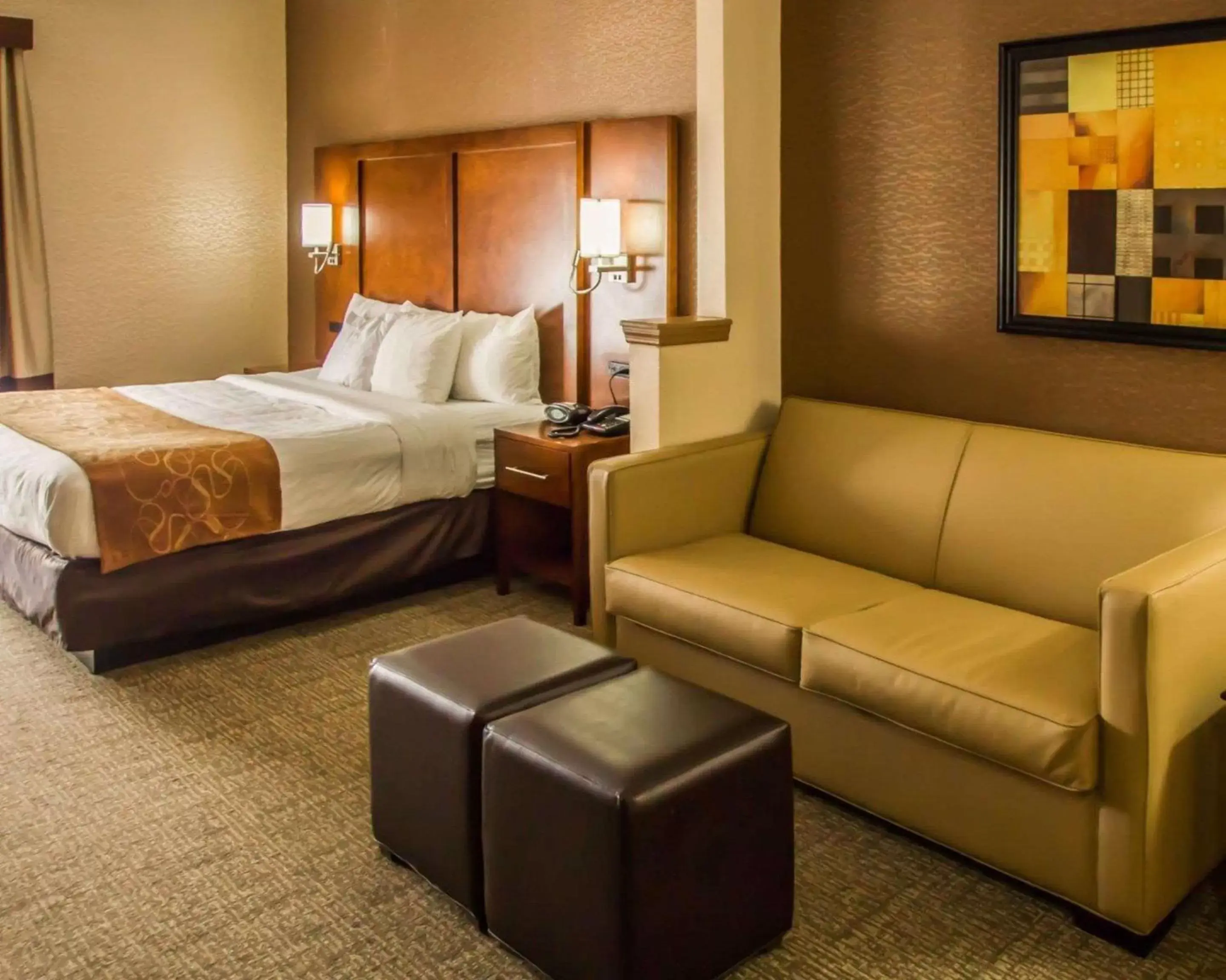 Photo of the whole room, Bed in Quality Suites NYC Gateway Photo of the whole room, Bed in Quality Suites NYC Gateway