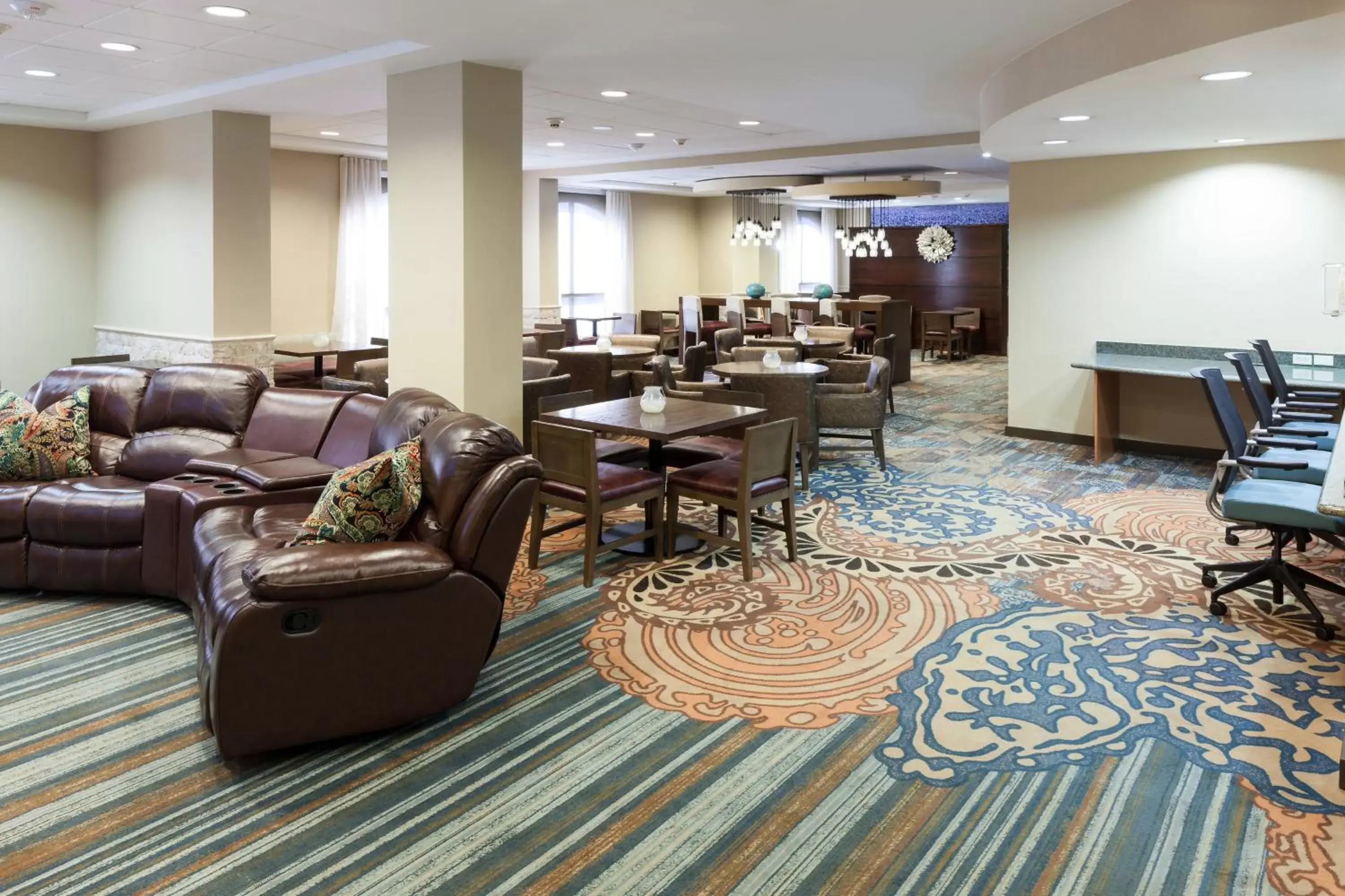 Breakfast in SpringHill Suites by Marriott Dallas Downtown / West End