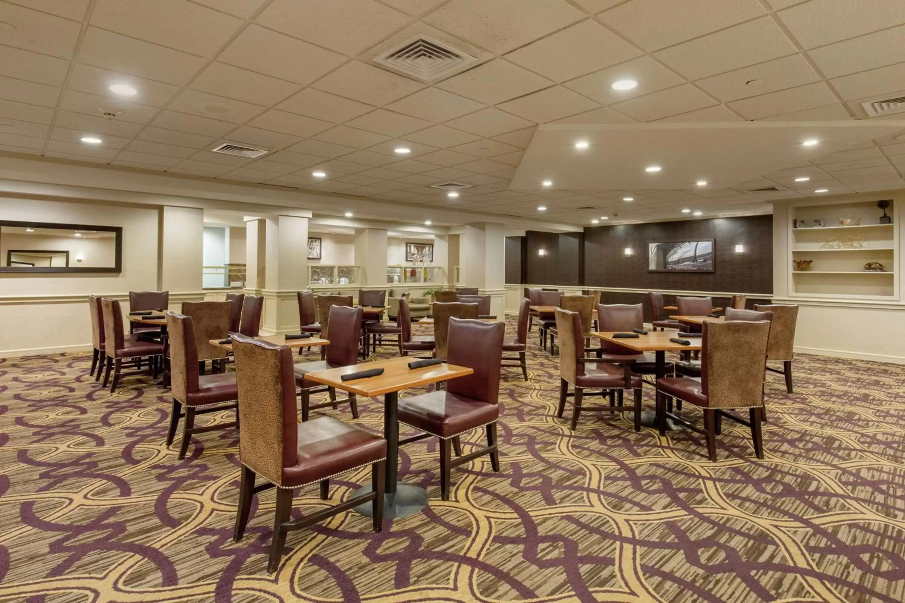 Dining area, Restaurant/Places to Eat in DoubleTree by Hilton Downtown Wilmington - Legal District