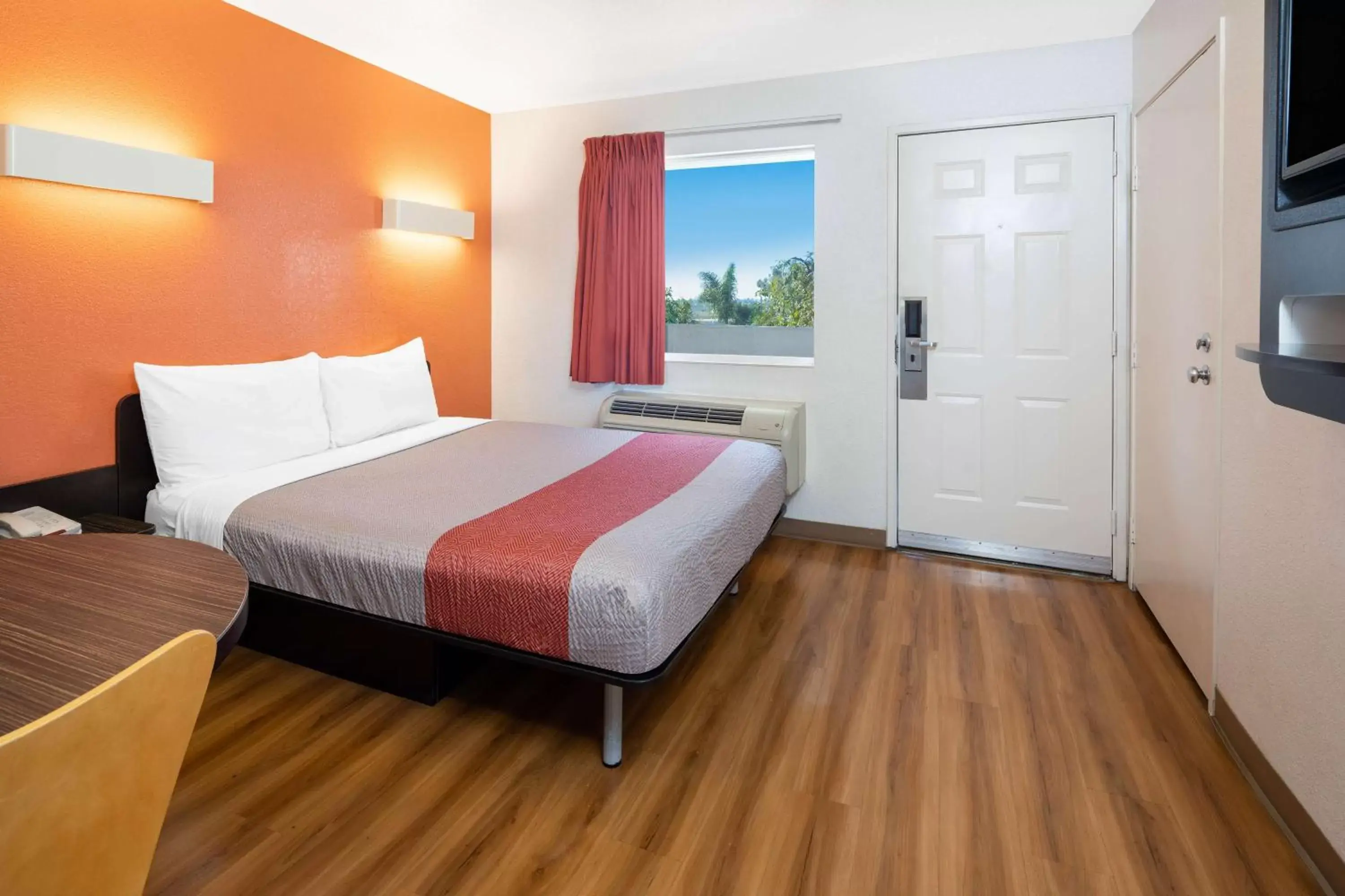 Photo of the whole room, Bed in Motel 6-Ventura, CA - South