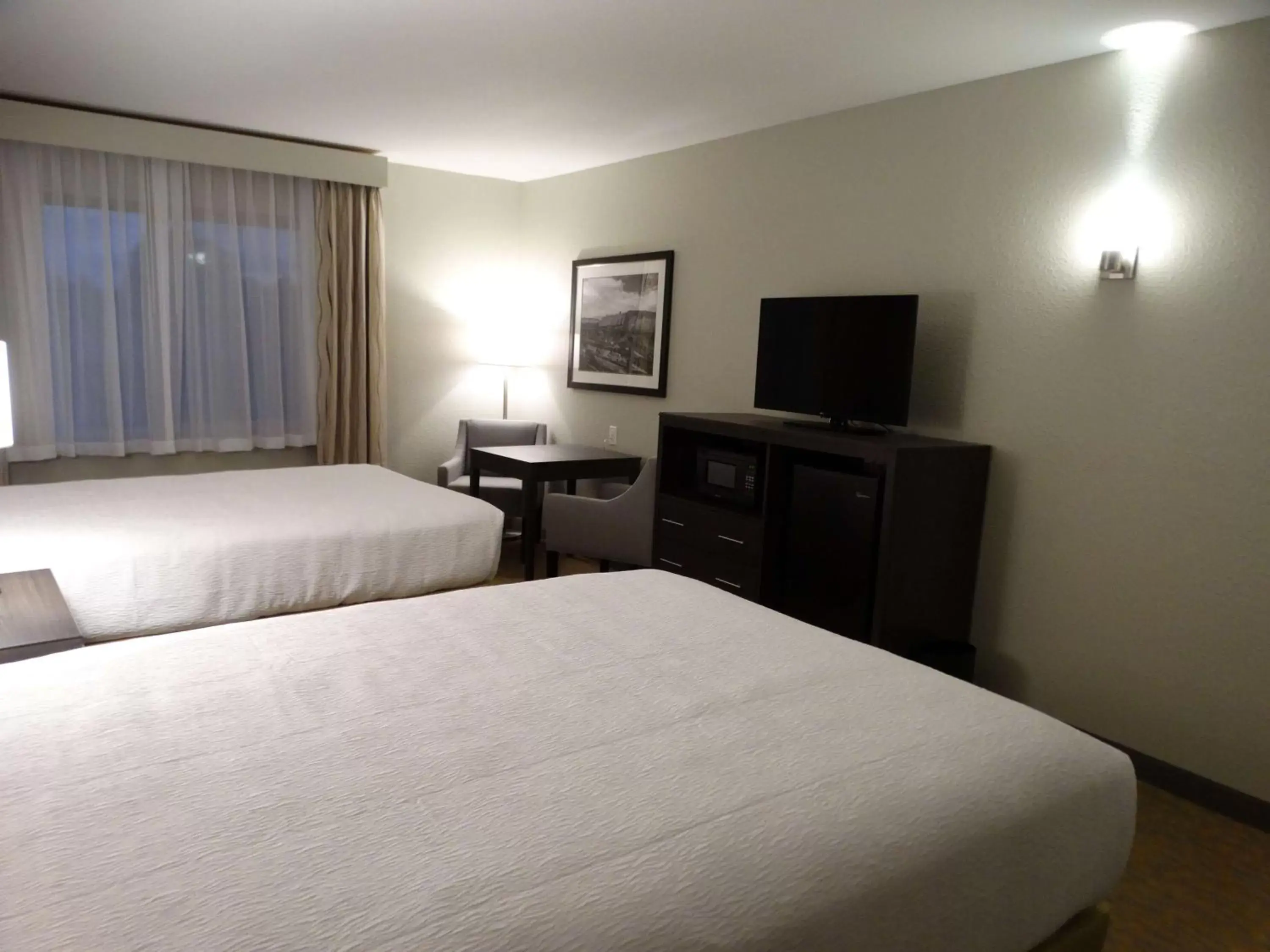 Photo of the whole room, Bed in Best Western Plus The Inn at Hells Canyon