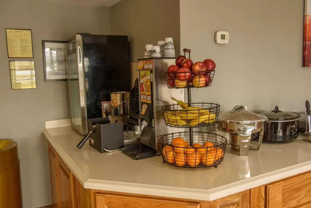 Restaurant/places to eat, Kitchen/Kitchenette in Richland Inn