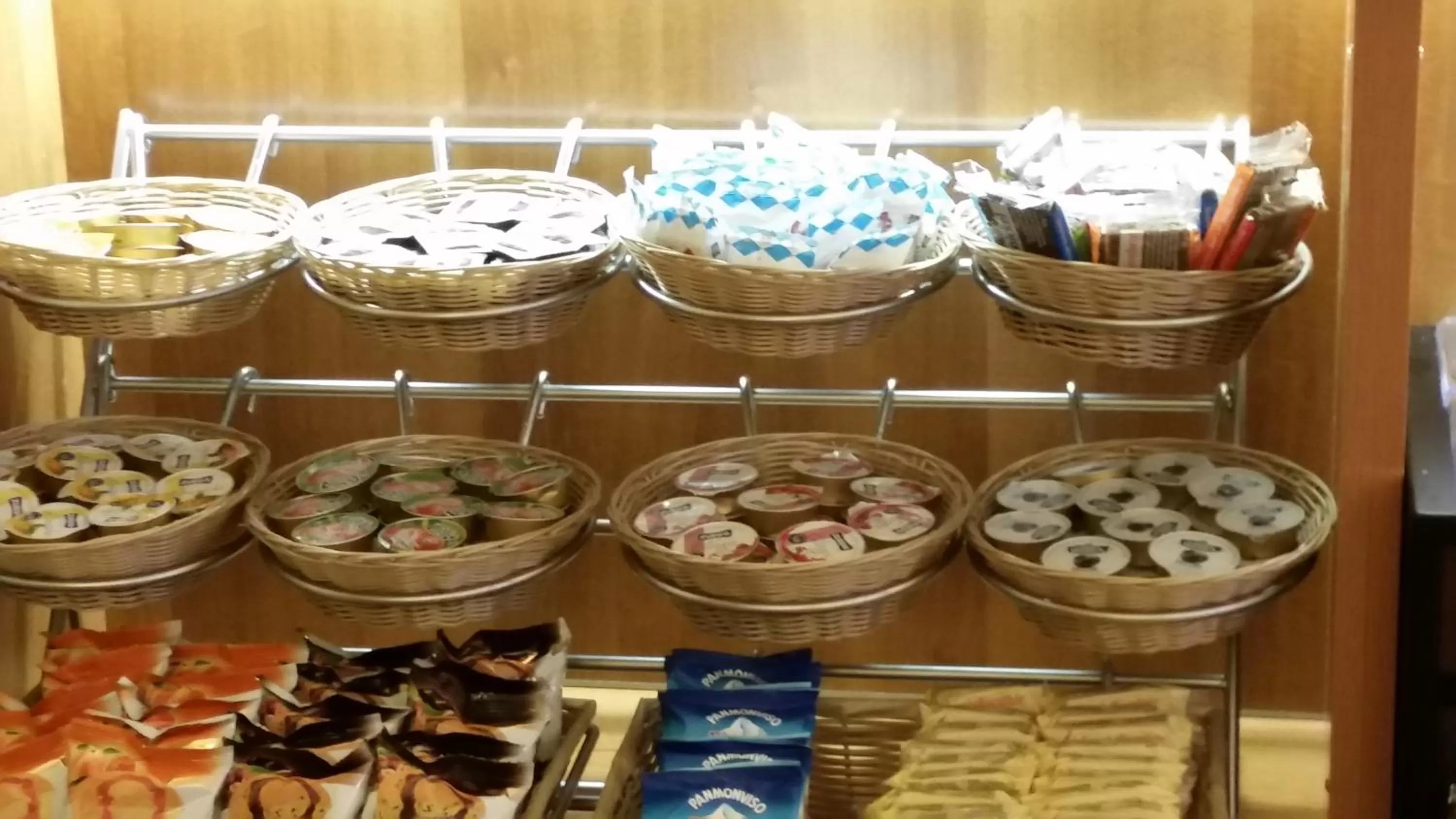 Buffet breakfast in Hotel Teti