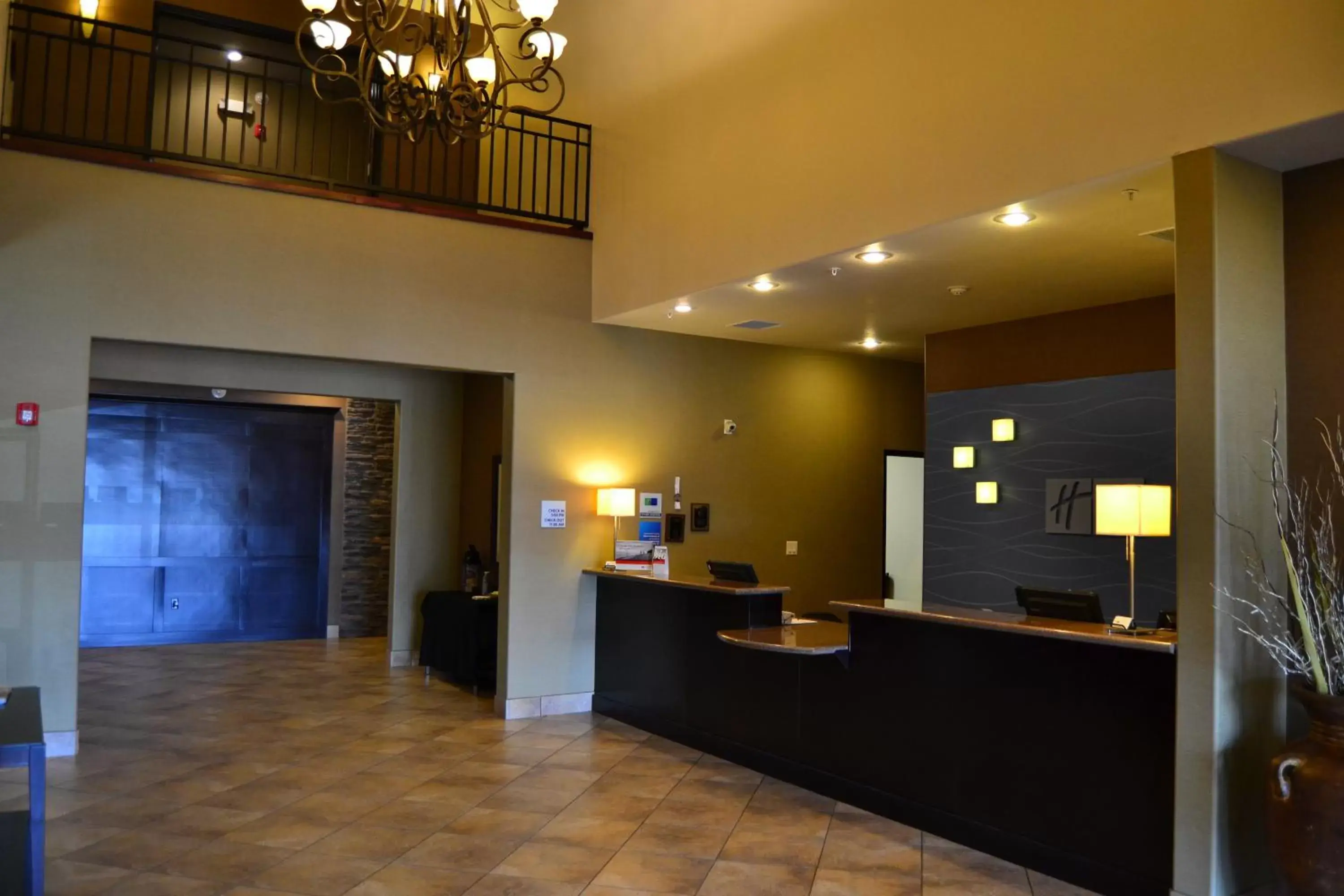 Lobby or reception, Lobby/Reception in Holiday Inn Express and Suites Heber Springs, an IHG Hotel