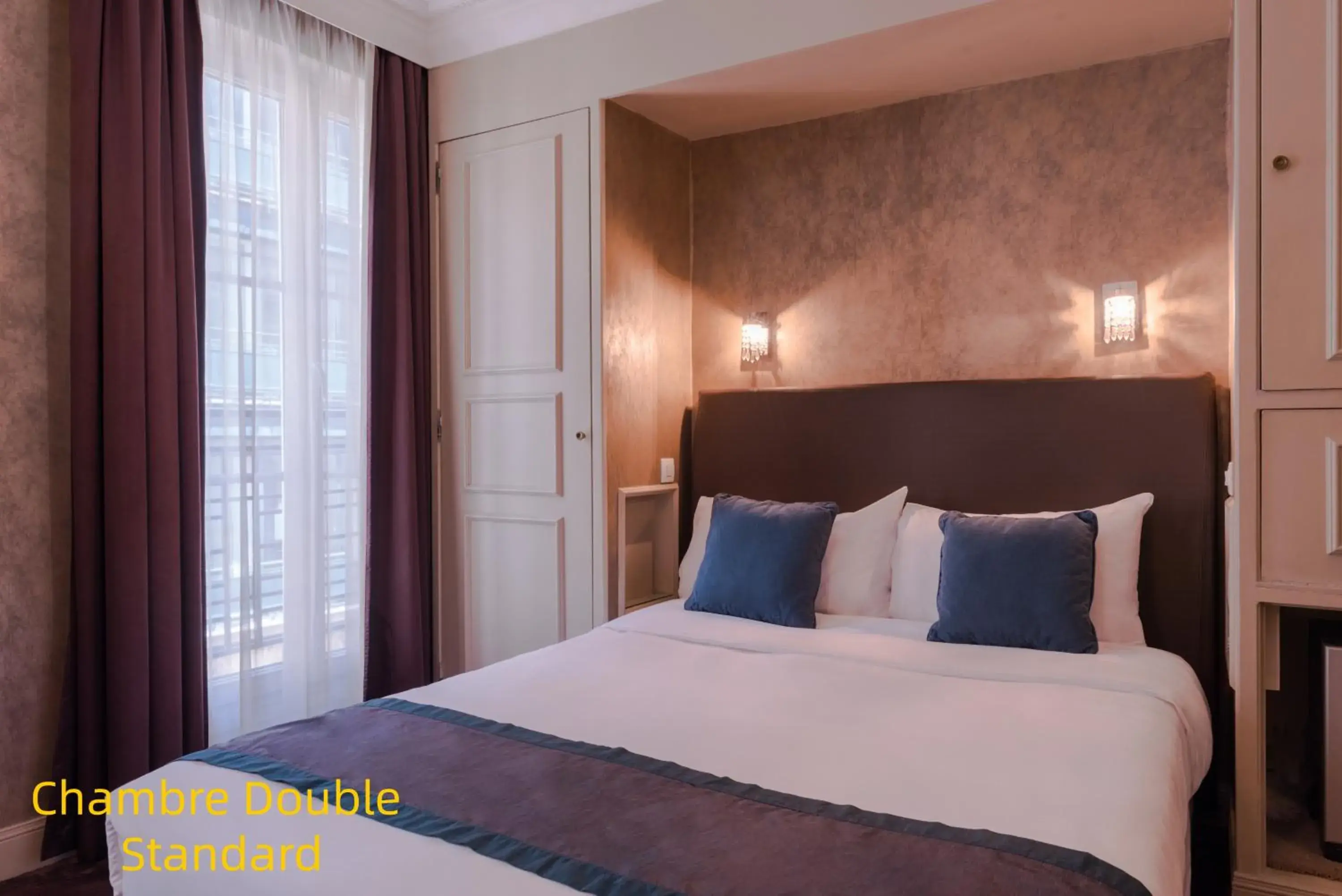 Bedroom, Bed in Hôtel Gaillon Opera