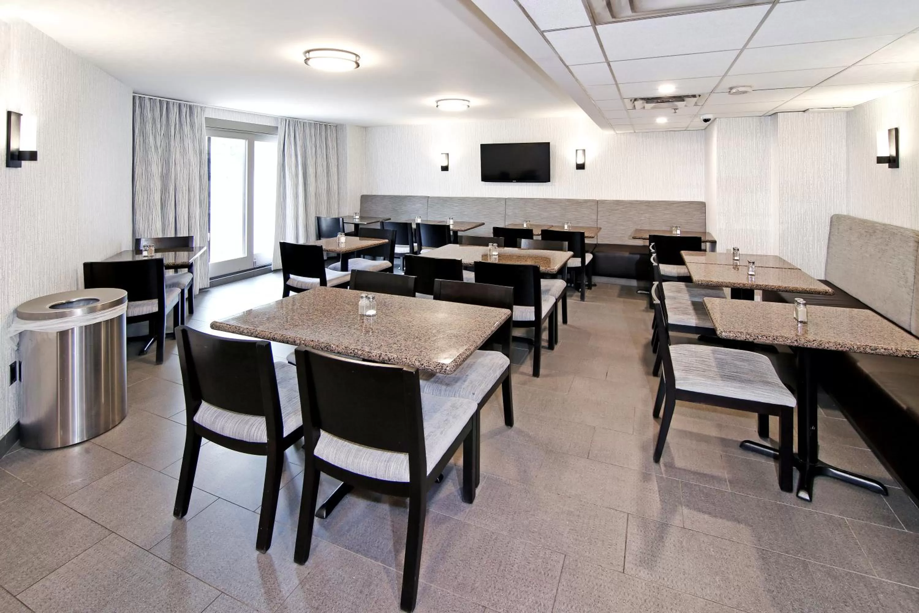 Restaurant/places to eat in Best Western Plus Banff International Lodge