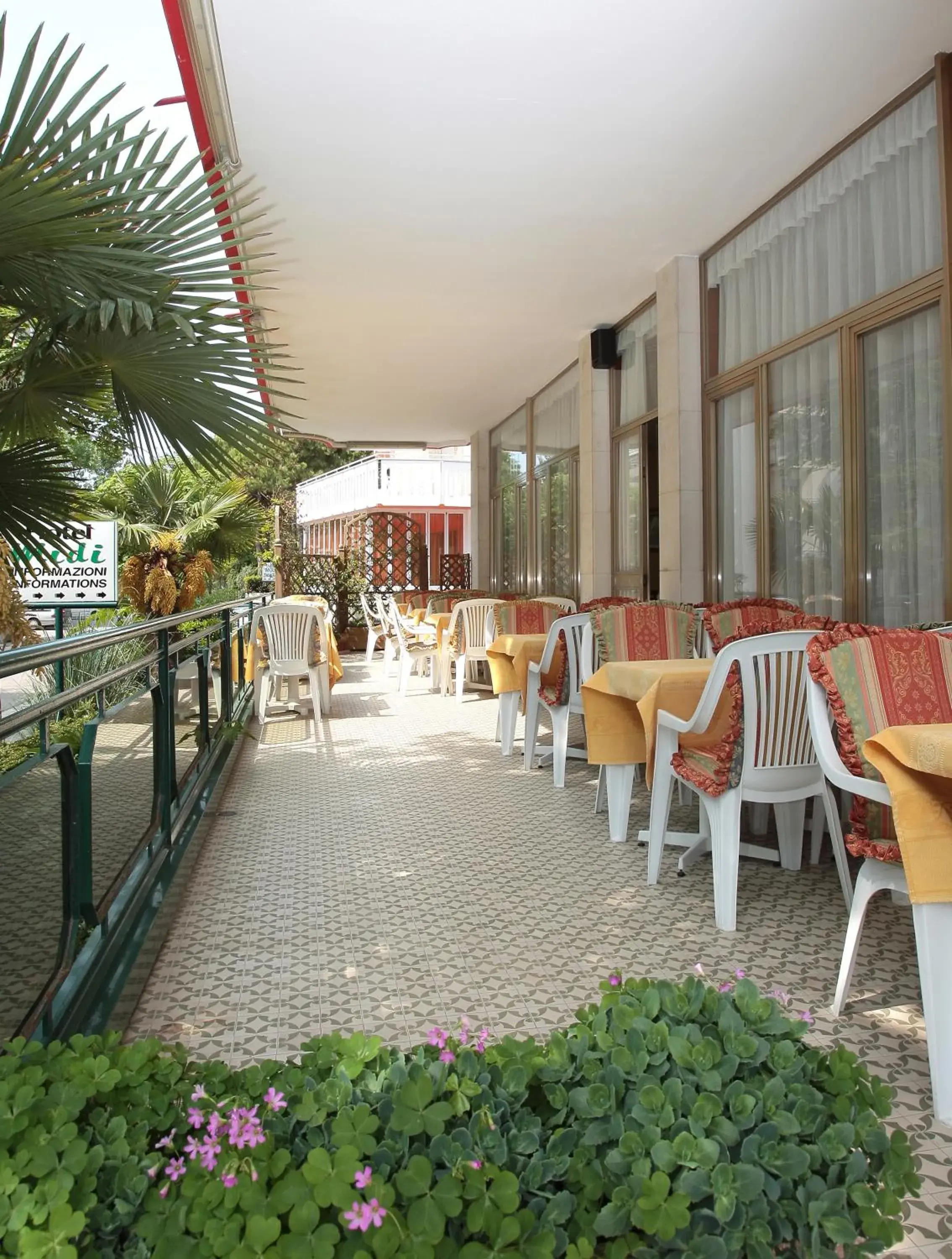 Balcony/Terrace, Restaurant/Places to Eat in Hotel Midi