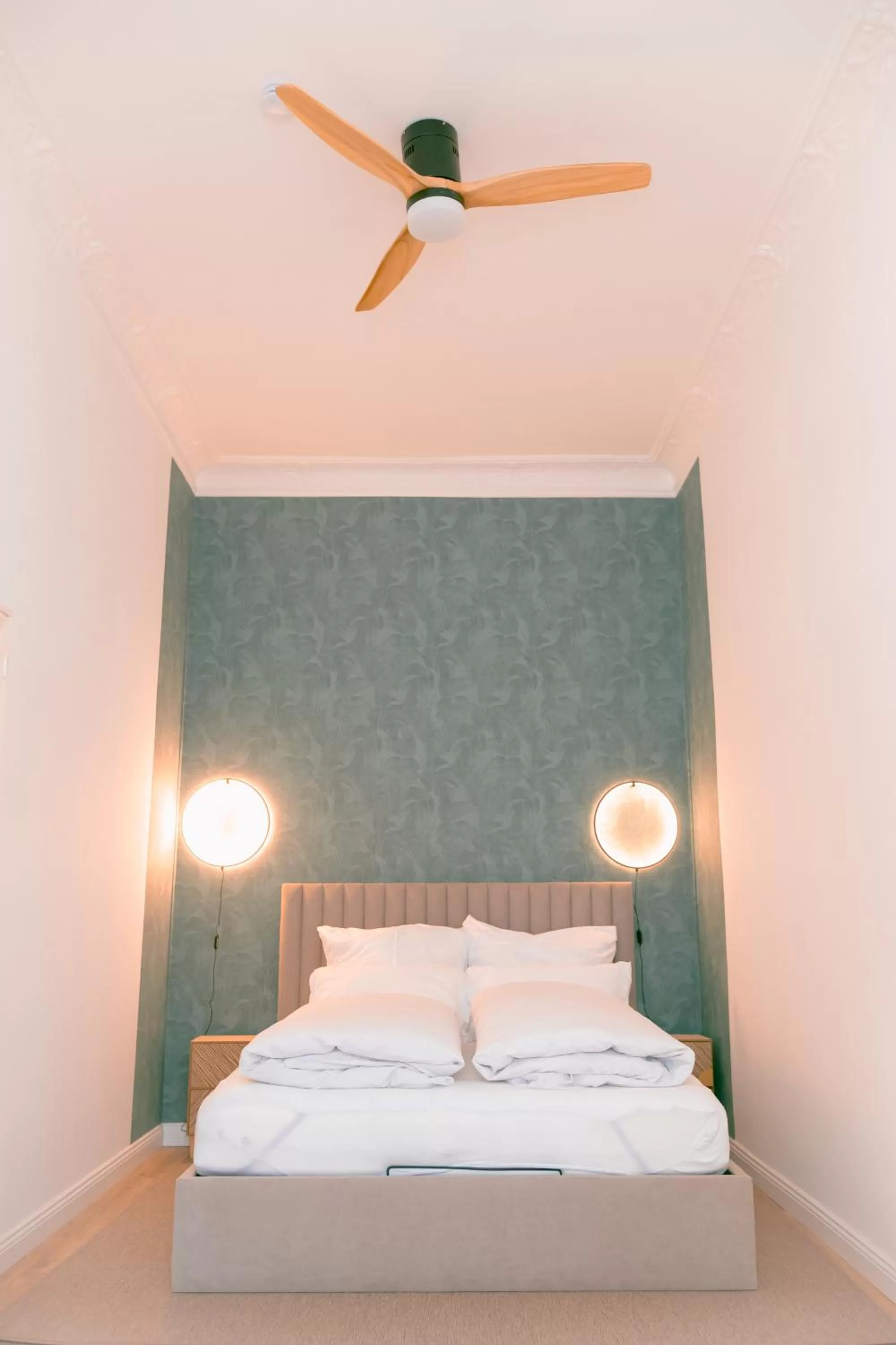 Bedroom, Bed in The Weinert Suites