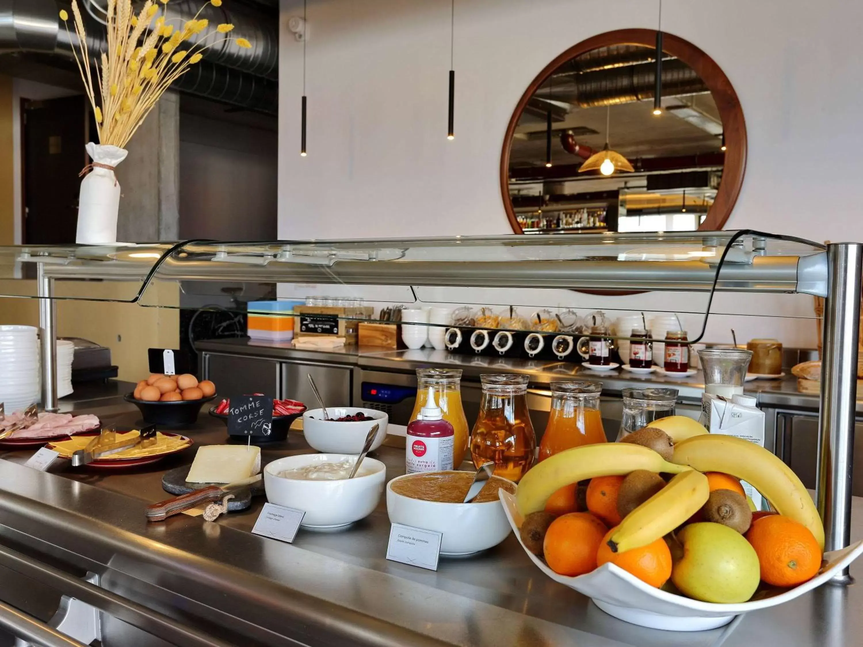 Restaurant/places to eat in ibis Styles Ajaccio Napoleon