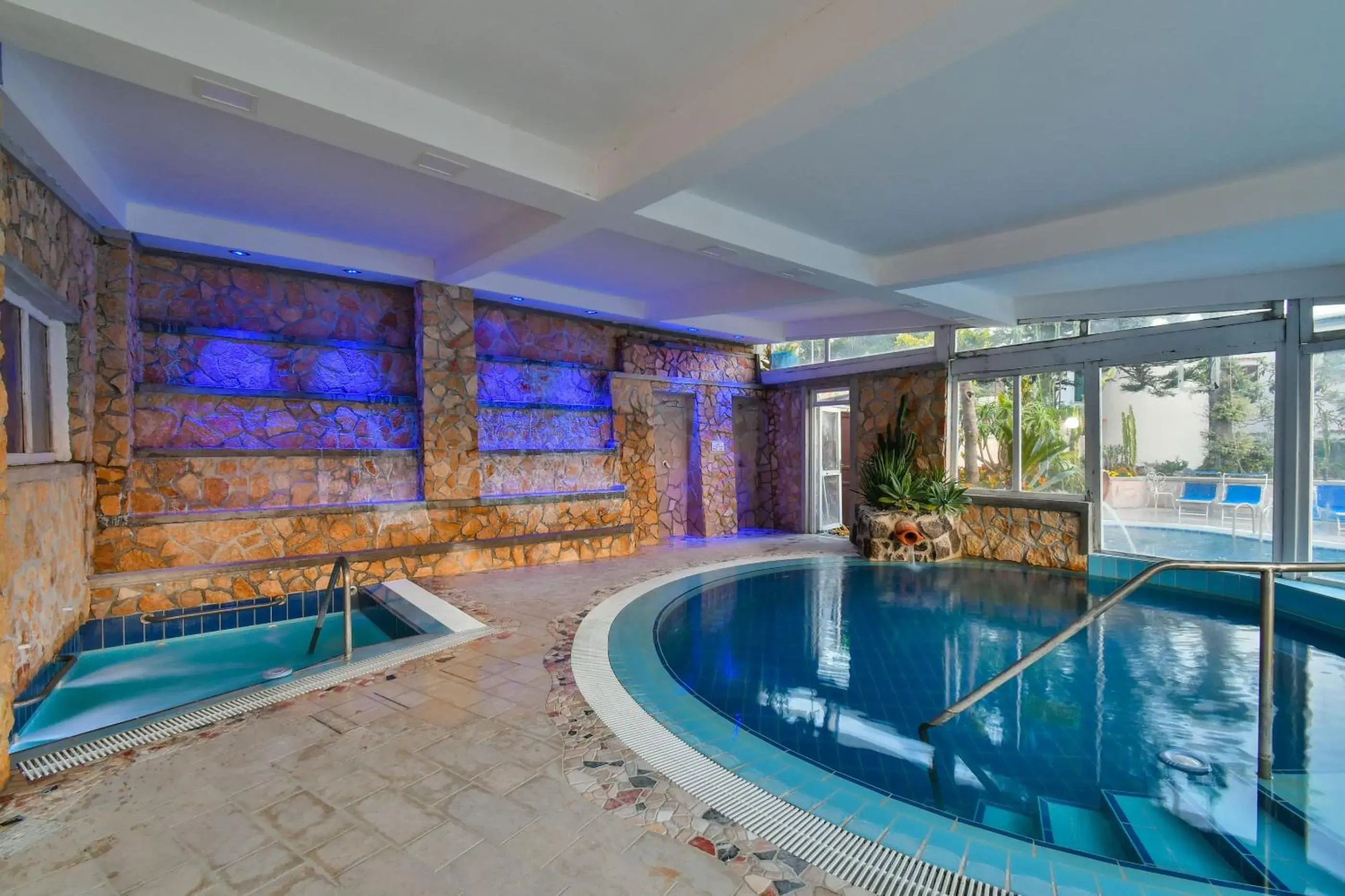 Sauna, Swimming Pool in Hotel Terme Saint Raphael
