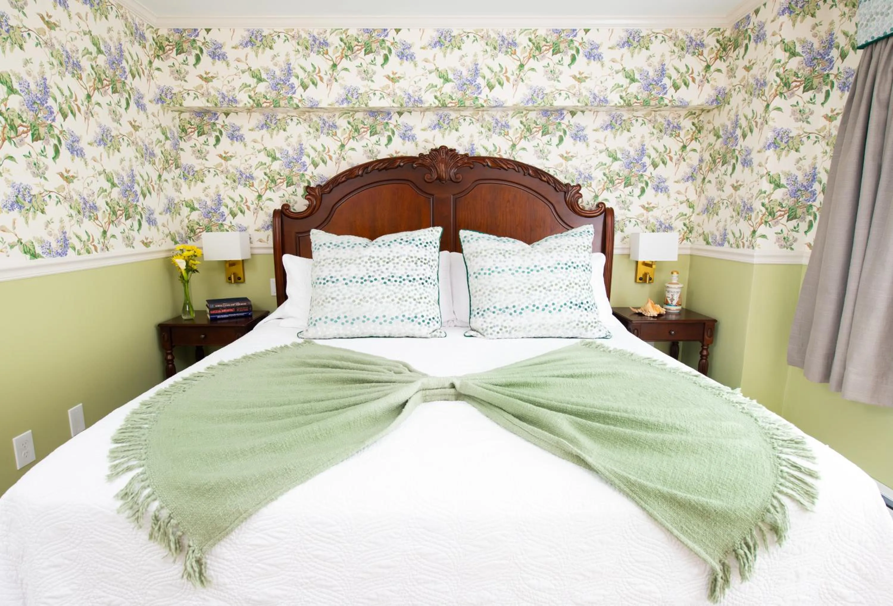 Bed in America's Cup Inn Newport