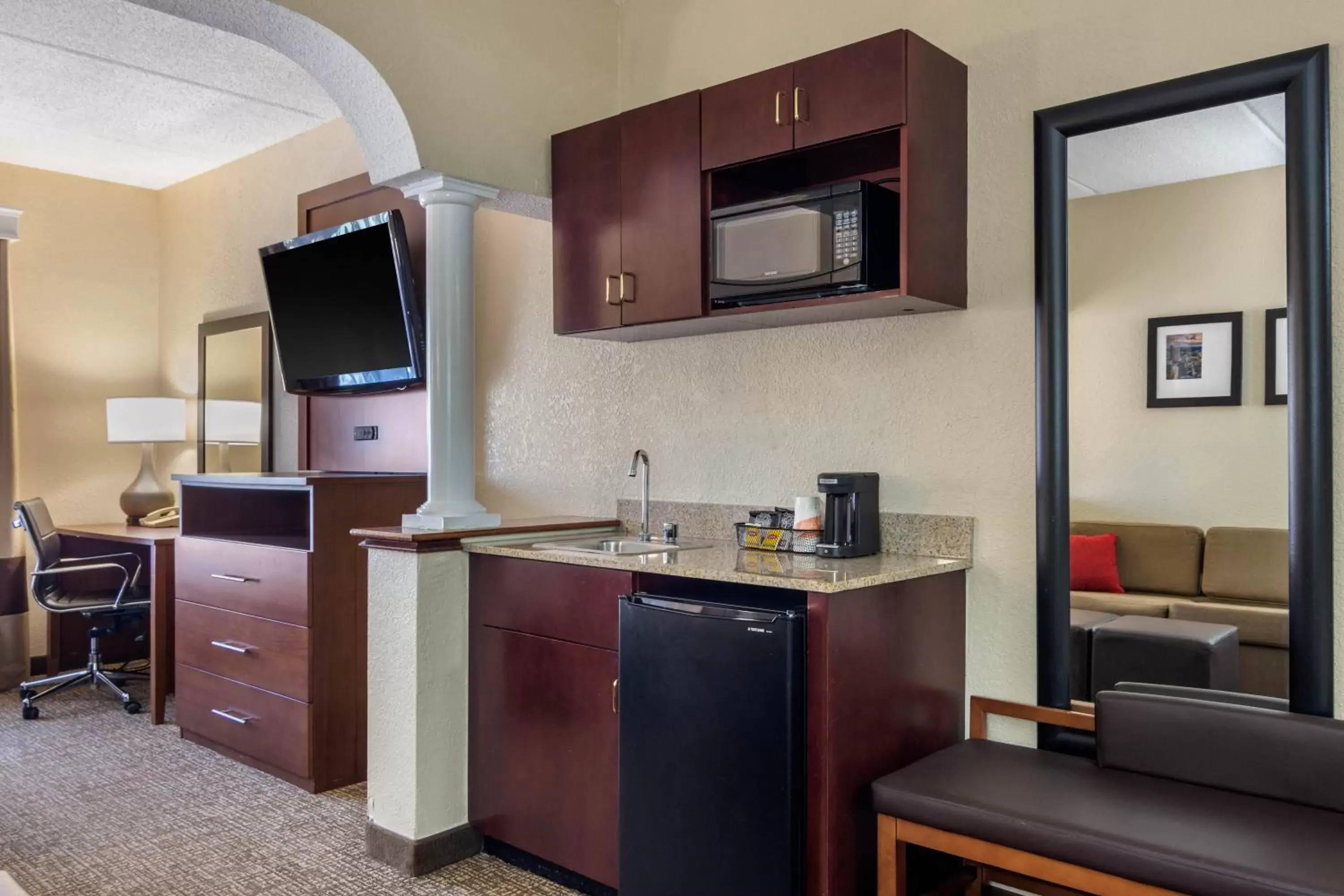 Kitchen or kitchenette in Comfort Suites Woodstock