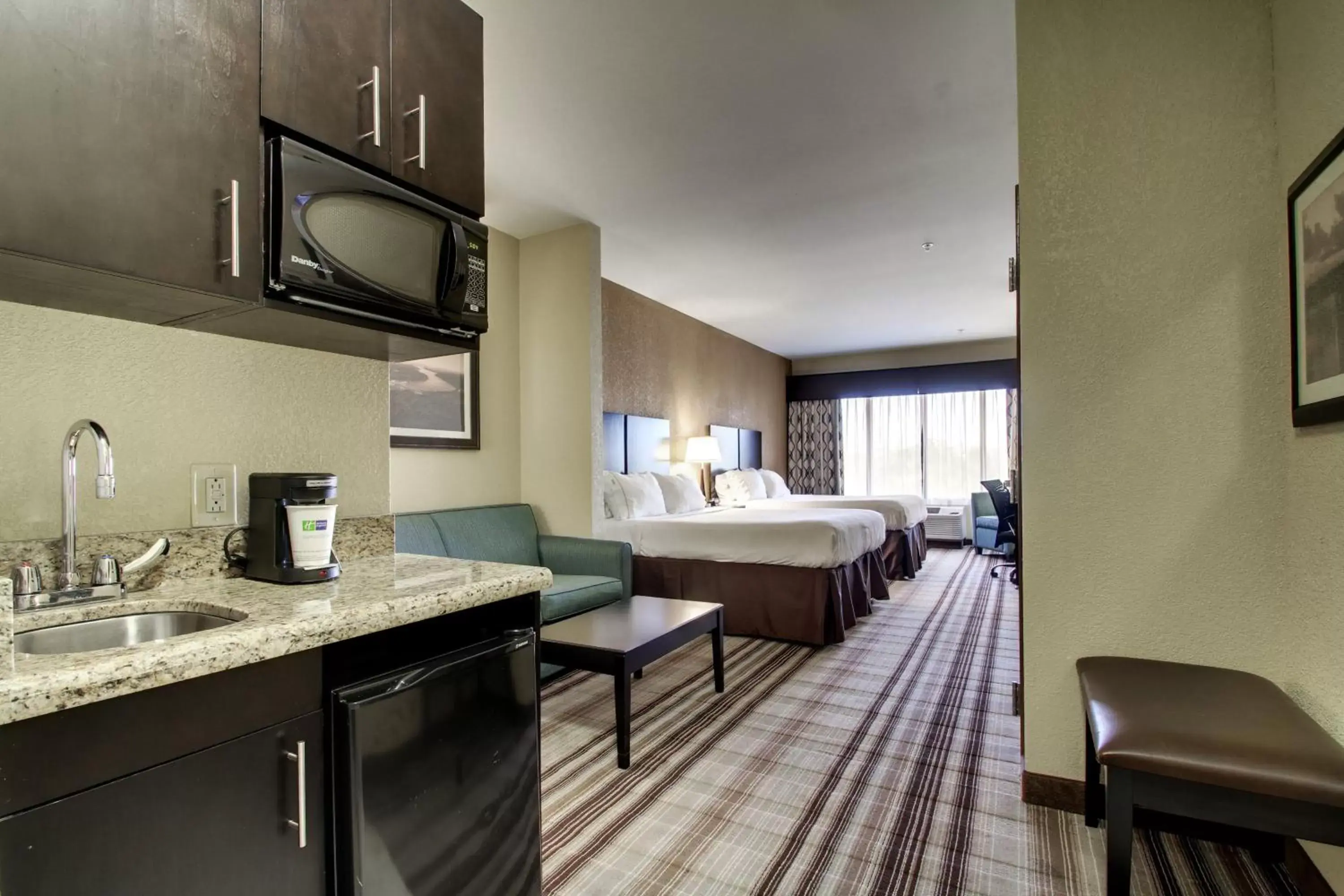 Photo of the whole room, TV/Entertainment Center in Holiday Inn Express Natchez South West, an IHG Hotel