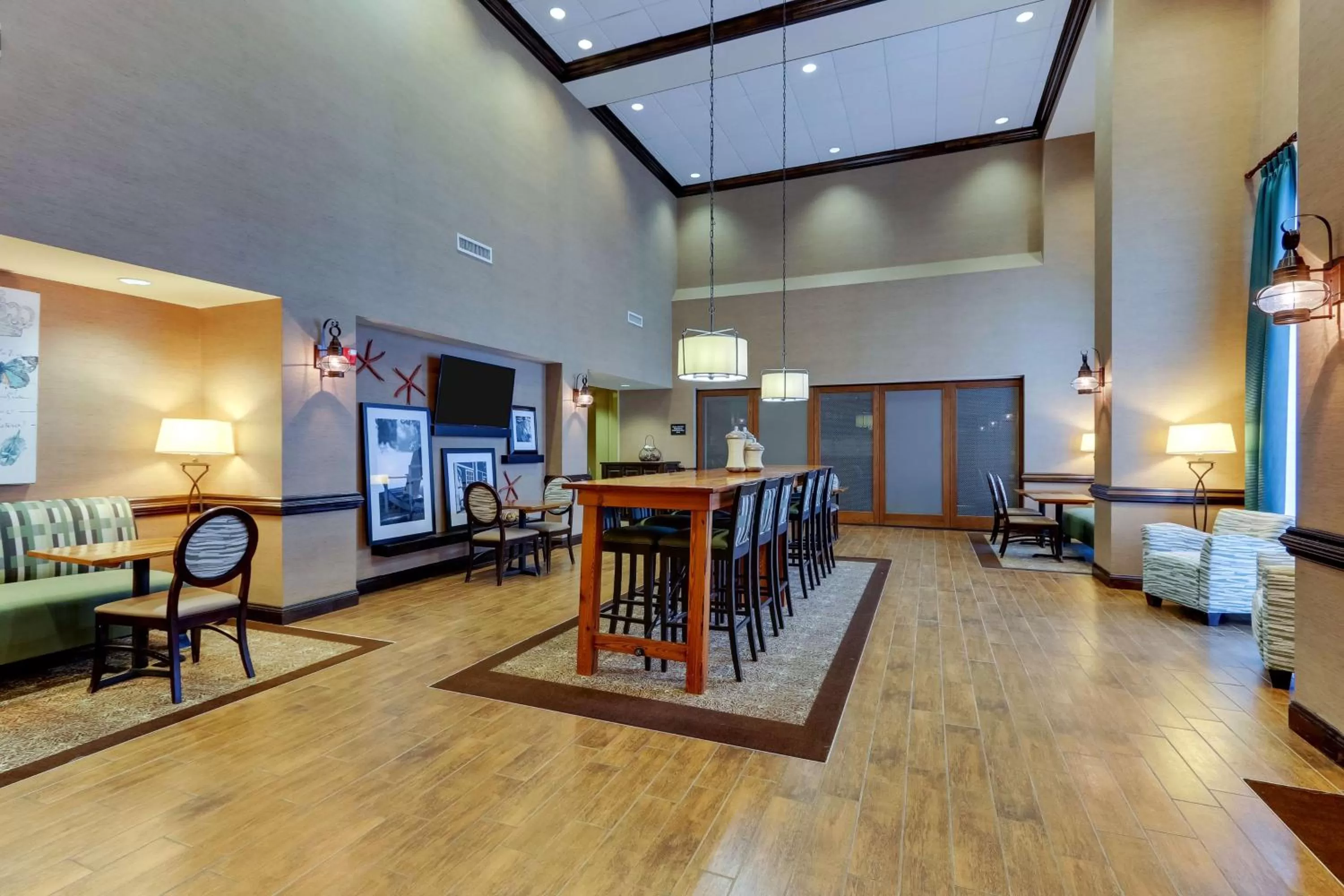 Breakfast in Hampton Inn and Suites Swansboro Near Camp Lejeune