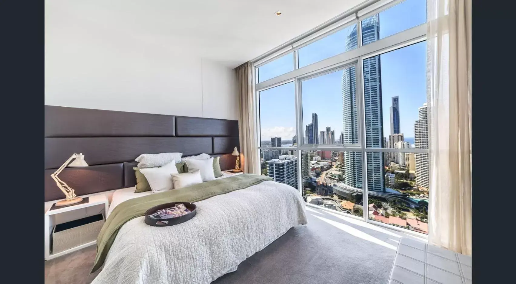 Bedroom in Artique Surfers Paradise - Official