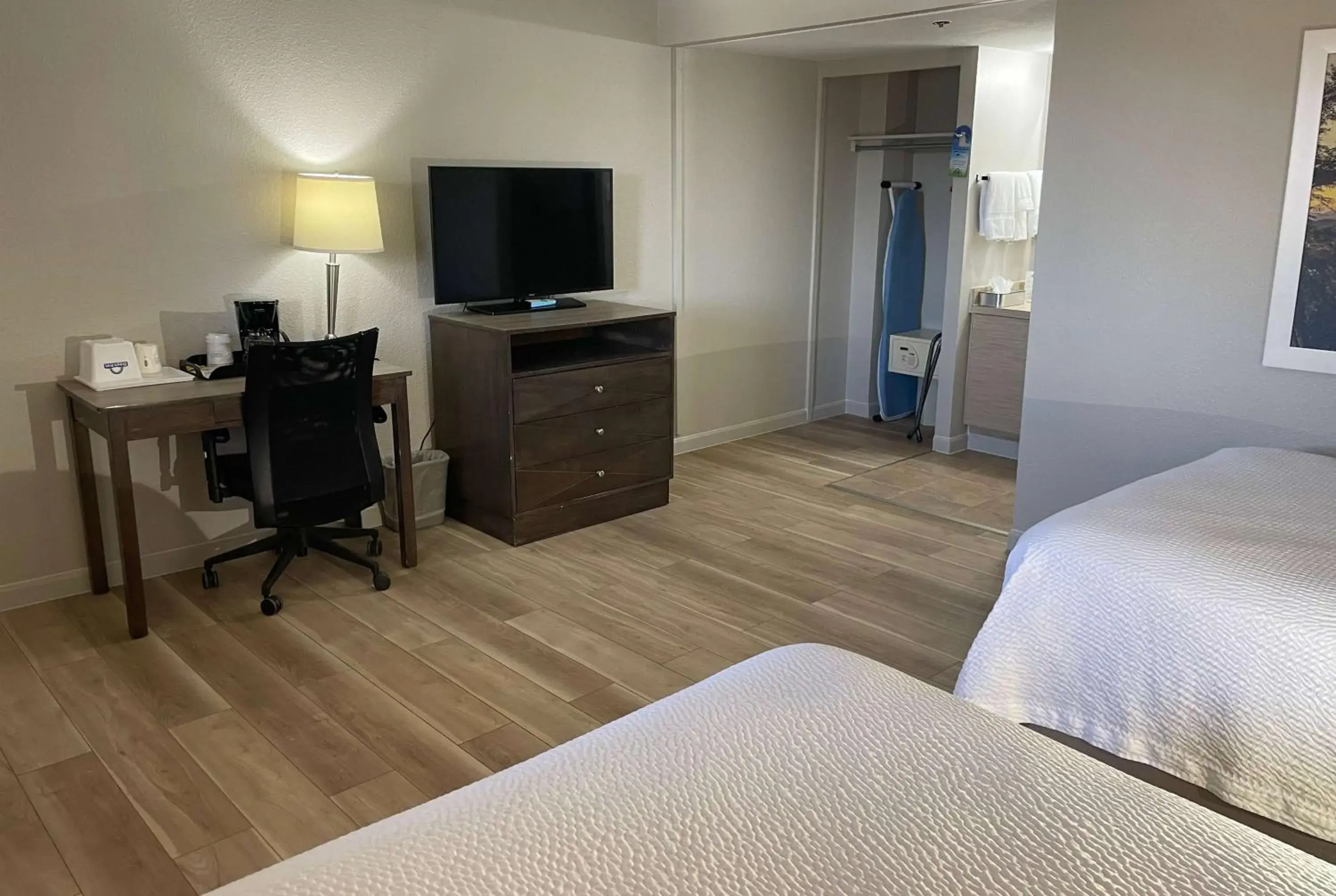 Photo of the whole room, TV/Entertainment Center in Days Inn by Wyndham Denver Downtown