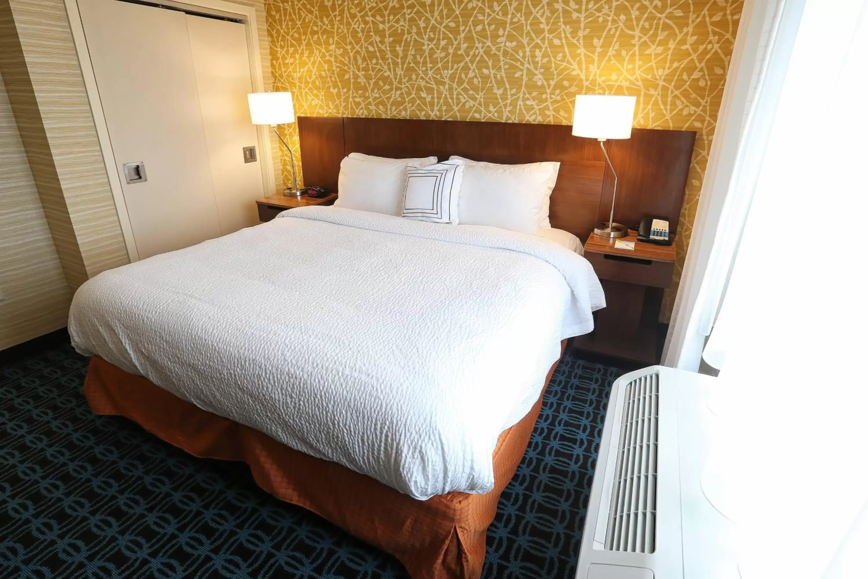 Bedroom, Bed in Fairfield Inn & Suites by Marriott Madison Verona