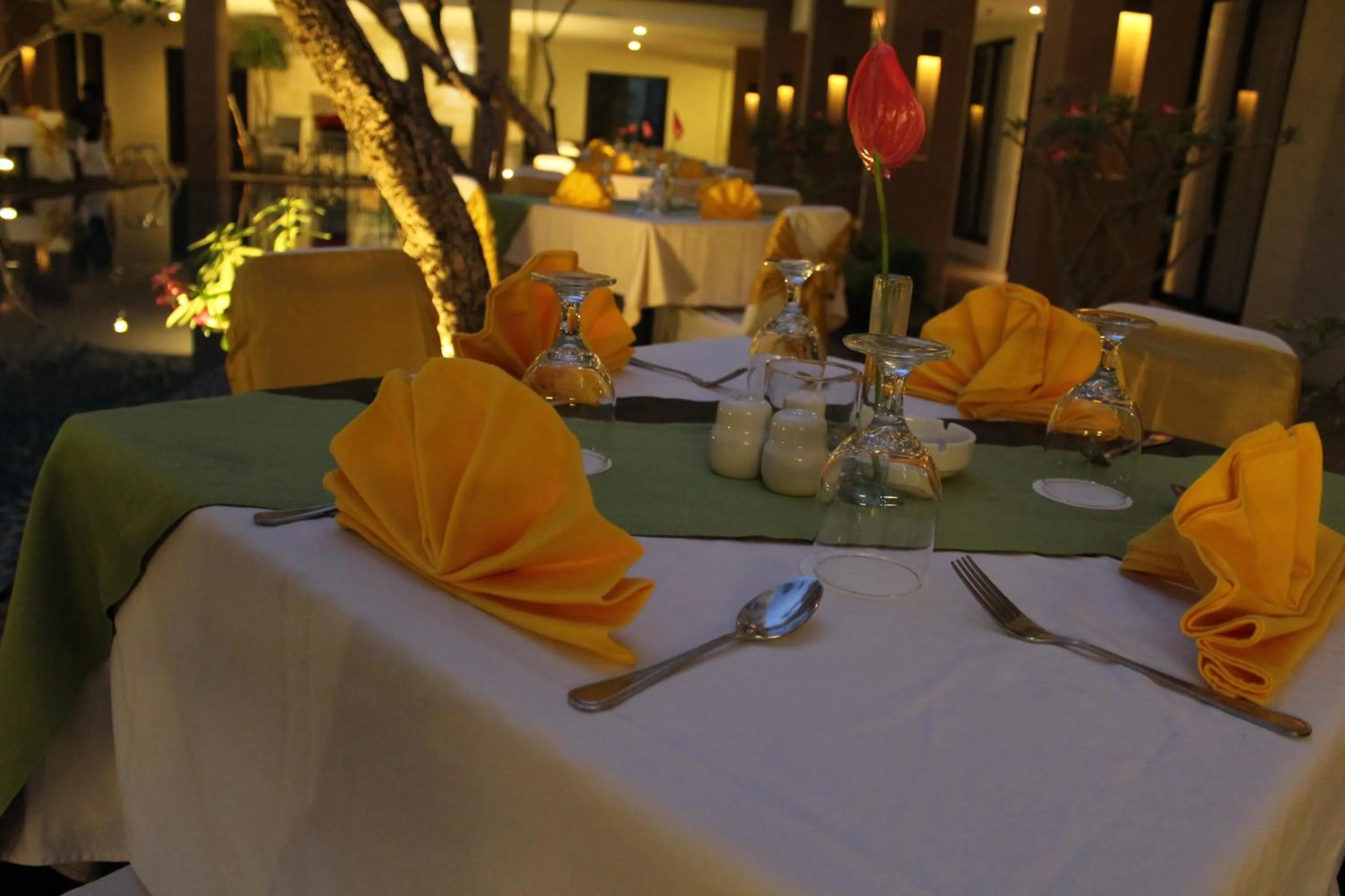 Restaurant/places to eat in Hotel Santika Kuta