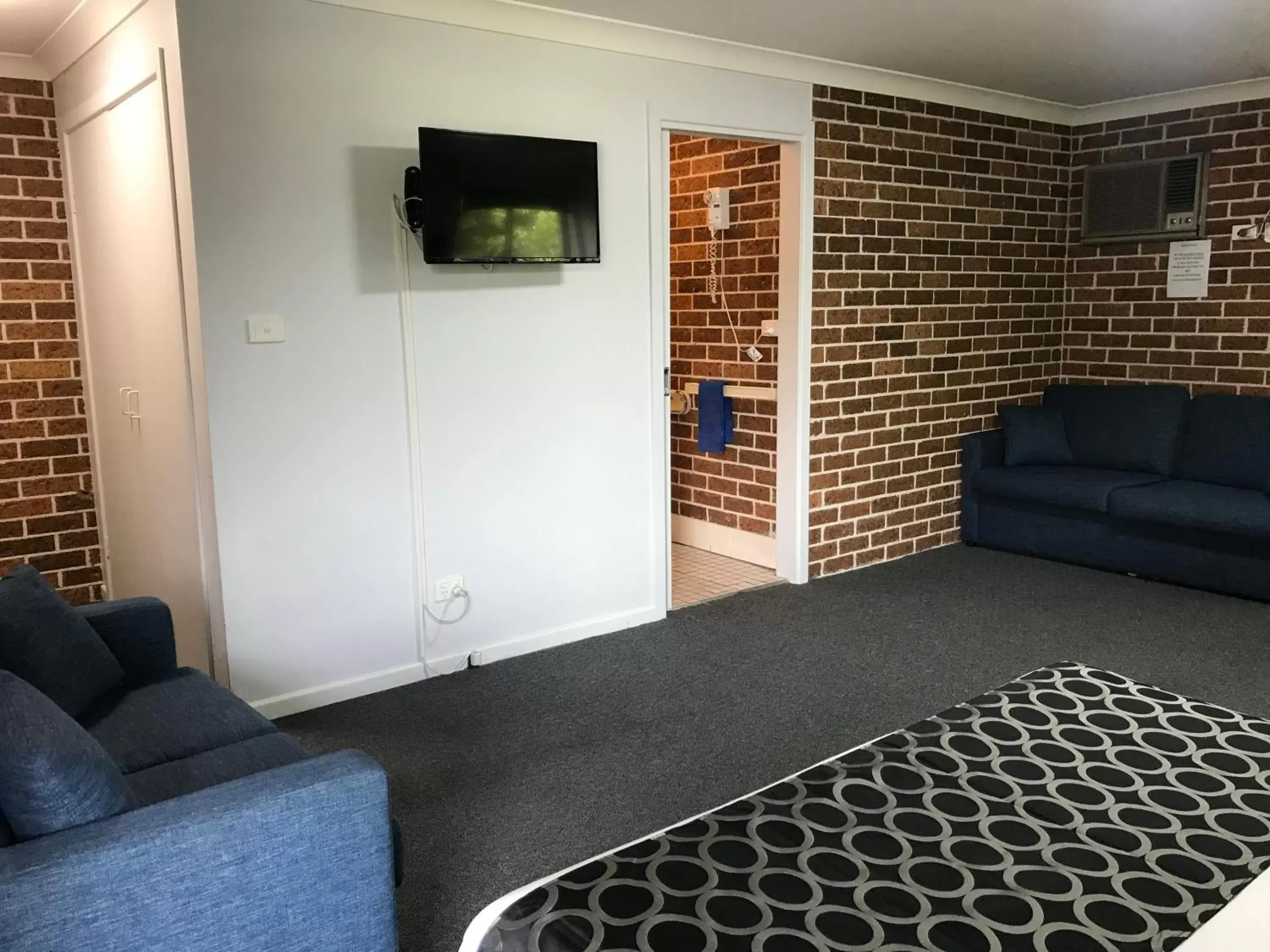 TV/Entertainment Center in Coffs Shearwater Motel