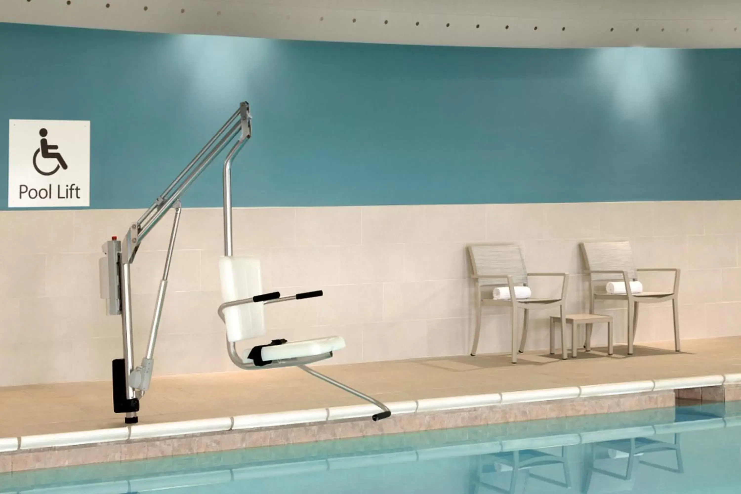 Swimming pool, Bathroom in Holiday Inn Express & Suites - Cincinnati NE - Red Bank Road, an IHG Hotel