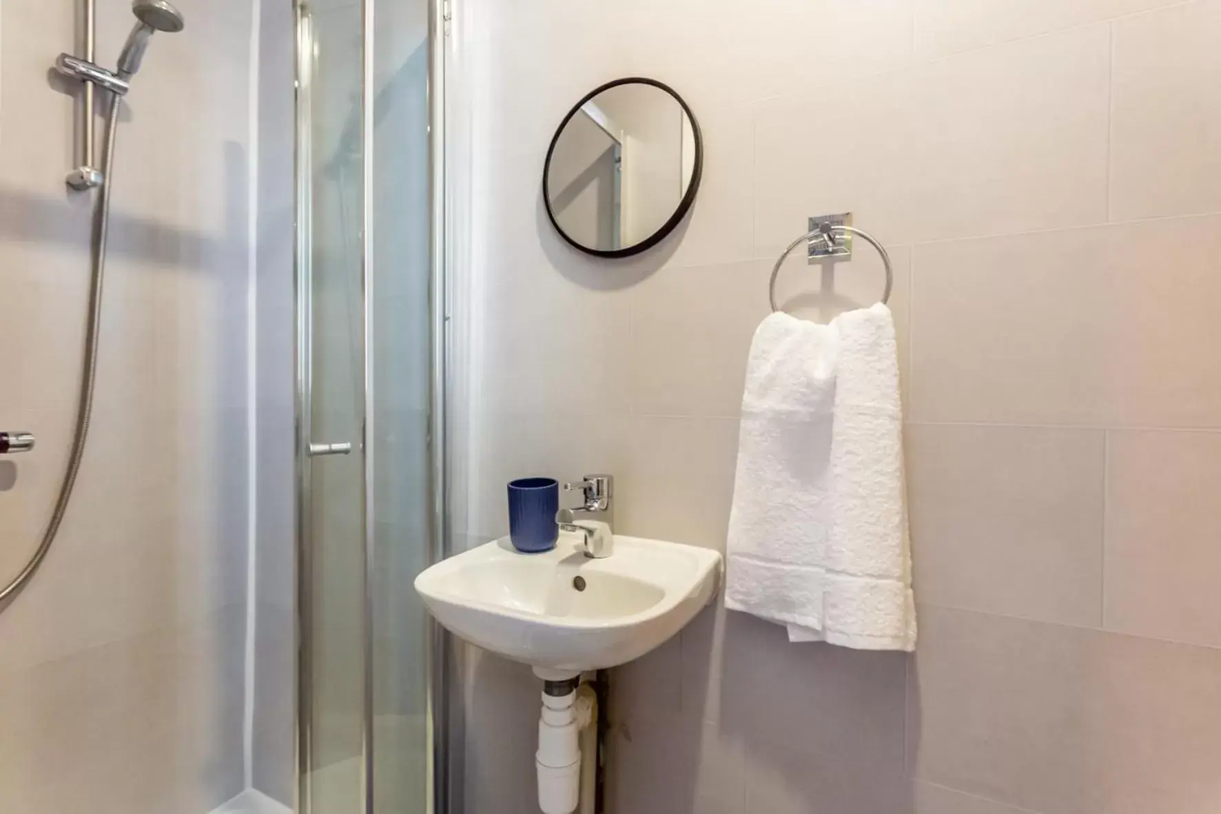 Bathroom in Comfy-Stays - Lower Ocean Road